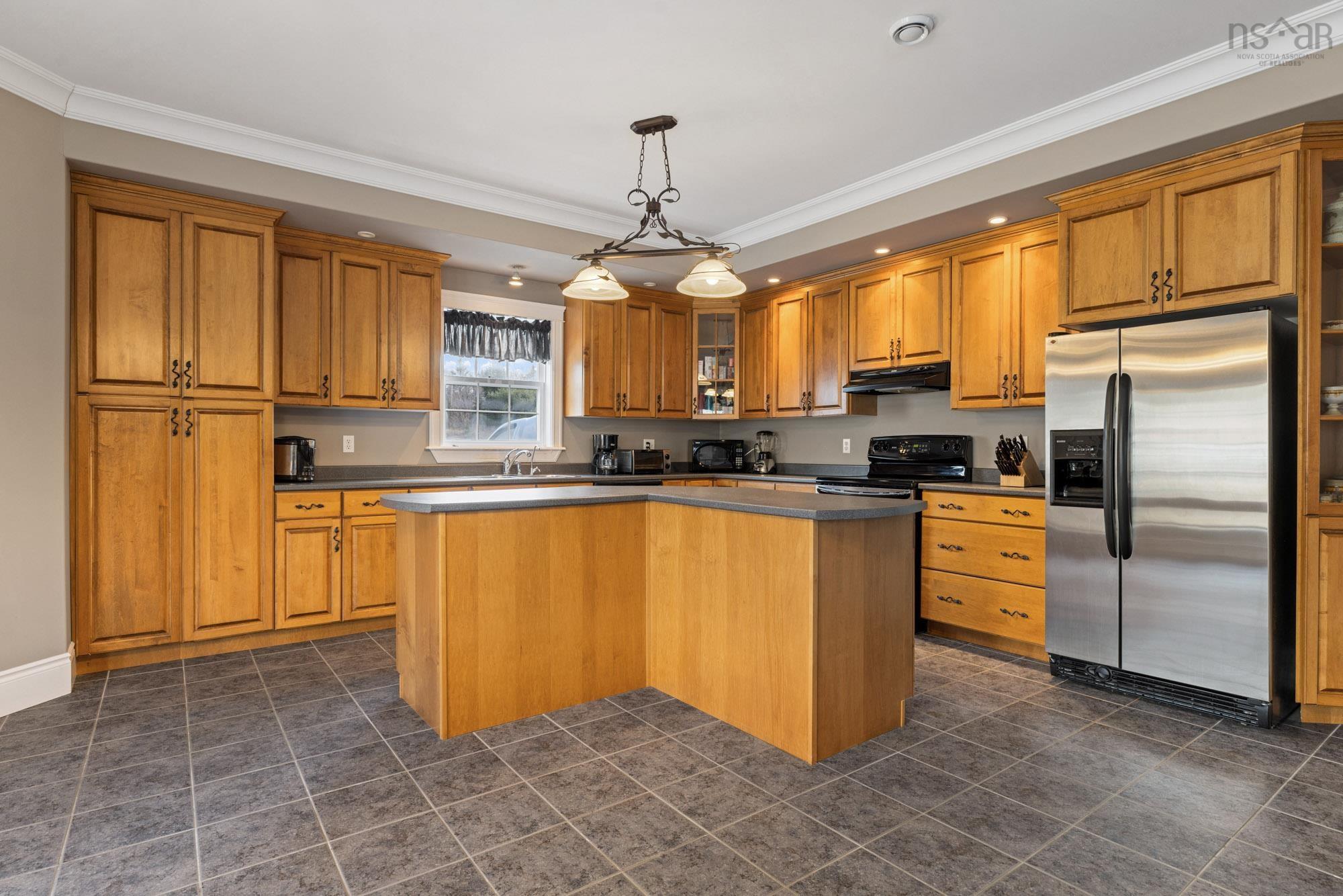 $1,500,000.00: 315 Highway 1, Mount Uniacke