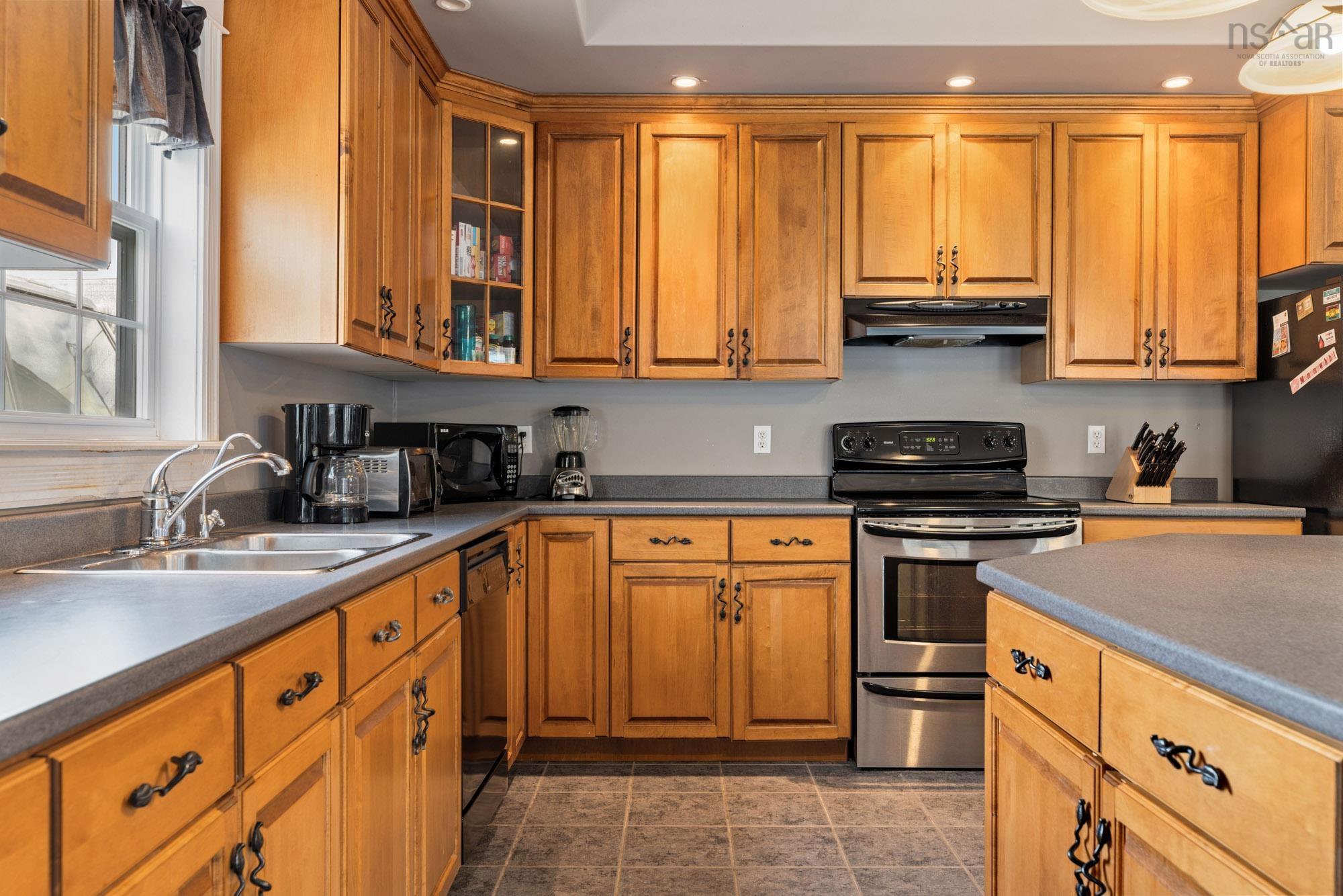 $1,500,000.00: 315 Highway 1, Mount Uniacke