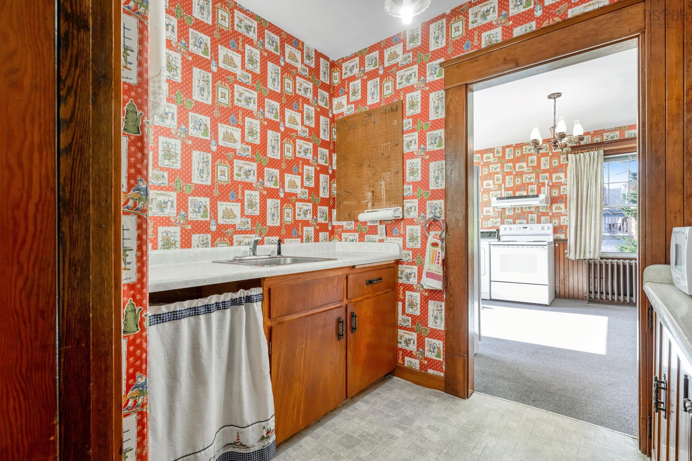 $875,000.00: 162 Pelham Street, Lunenburg