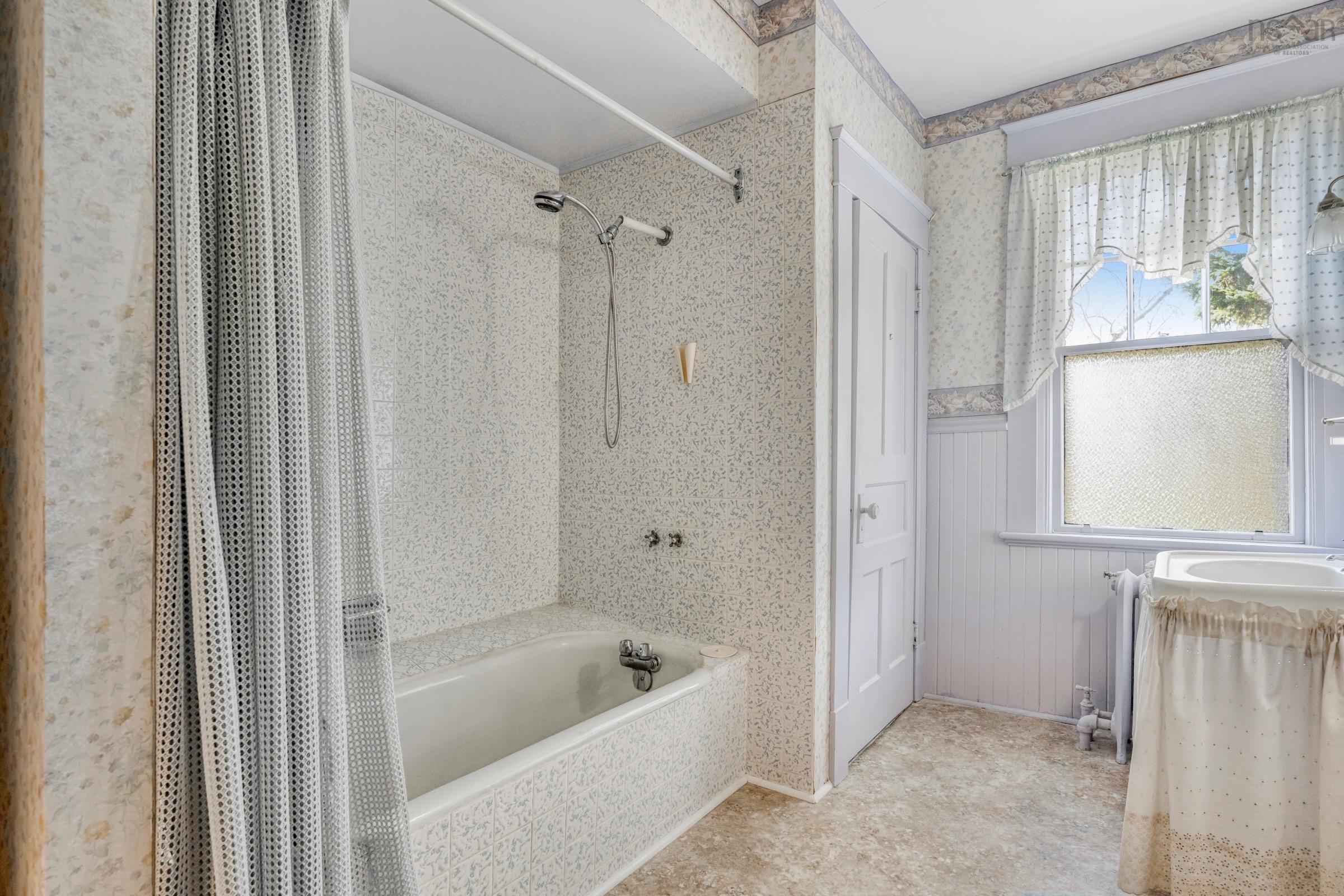 $875,000.00: 162 Pelham Street, Lunenburg