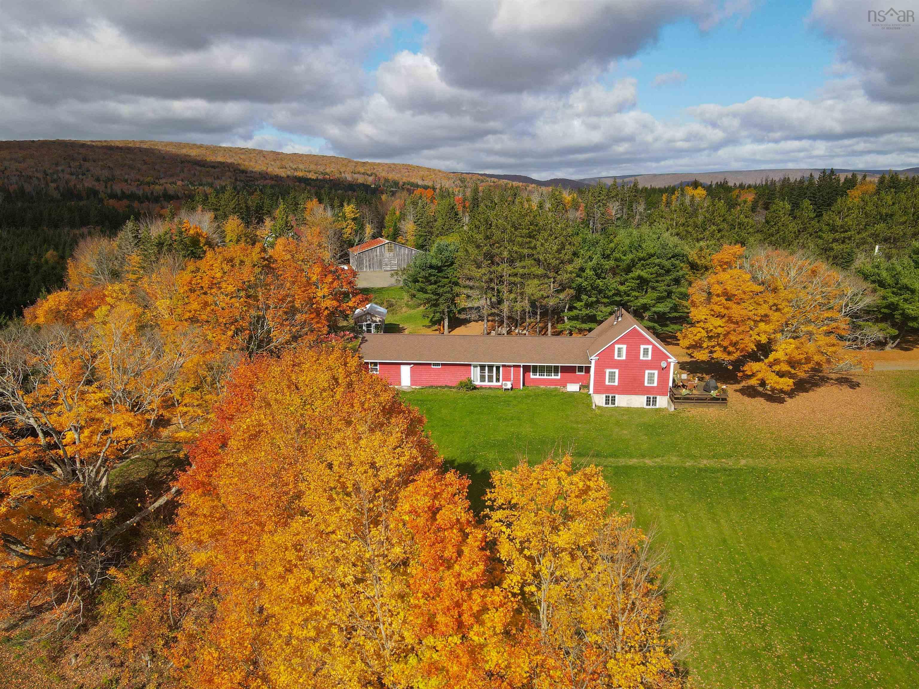 $999,900.00: 2639 Cabot Trail, Middle River
