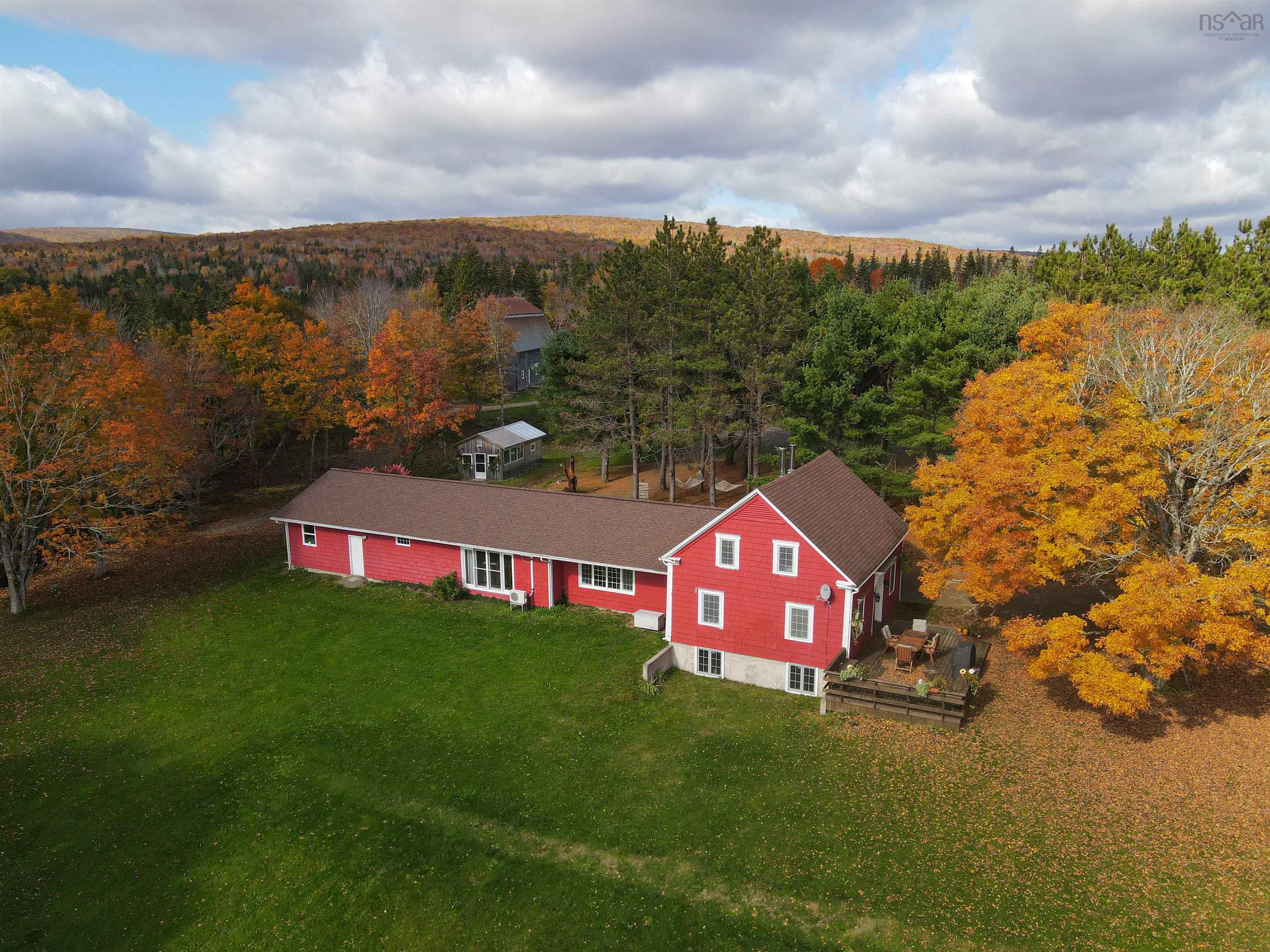 $999,900.00: 2639 Cabot Trail, Middle River