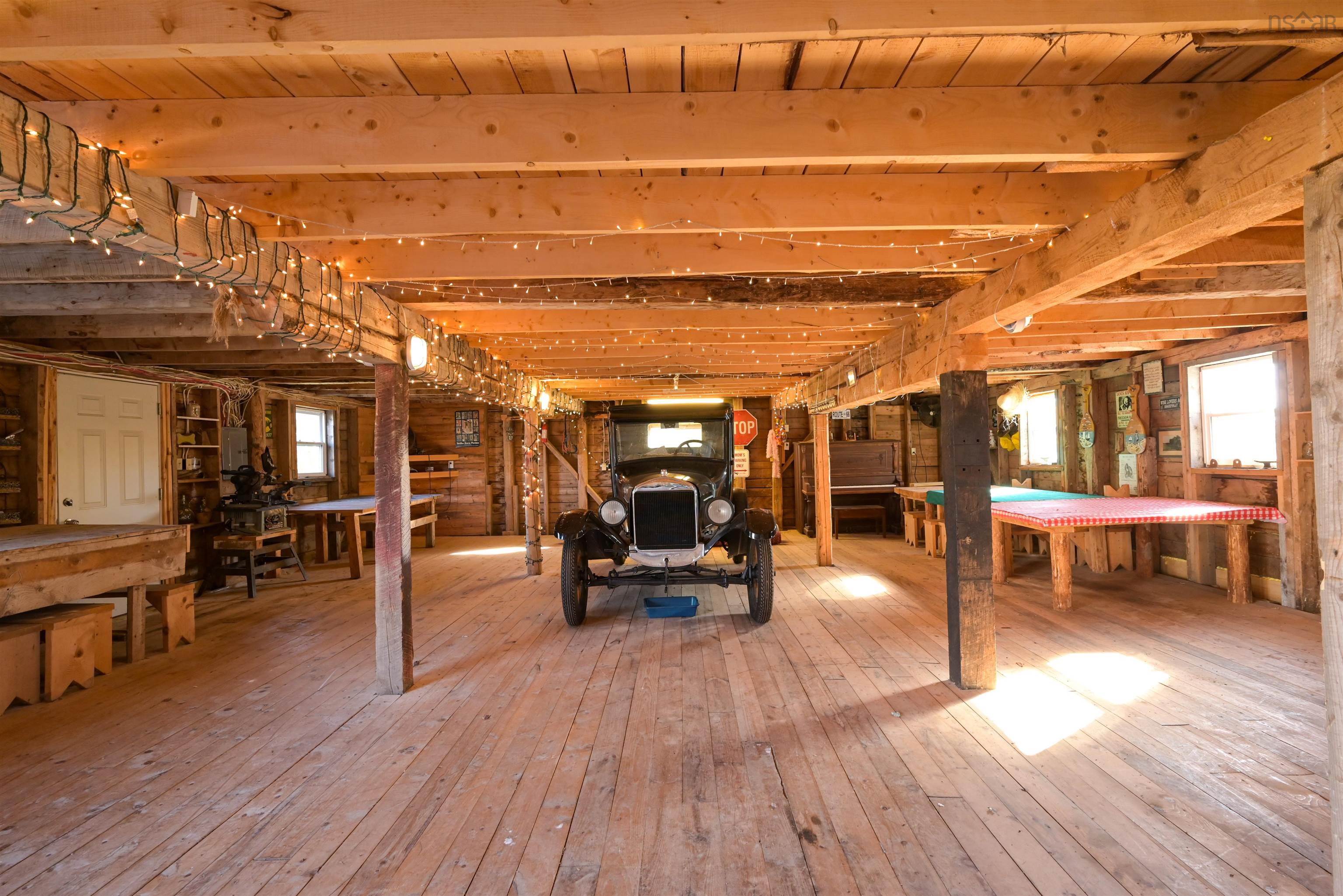$999,900.00: 2639 Cabot Trail, Middle River