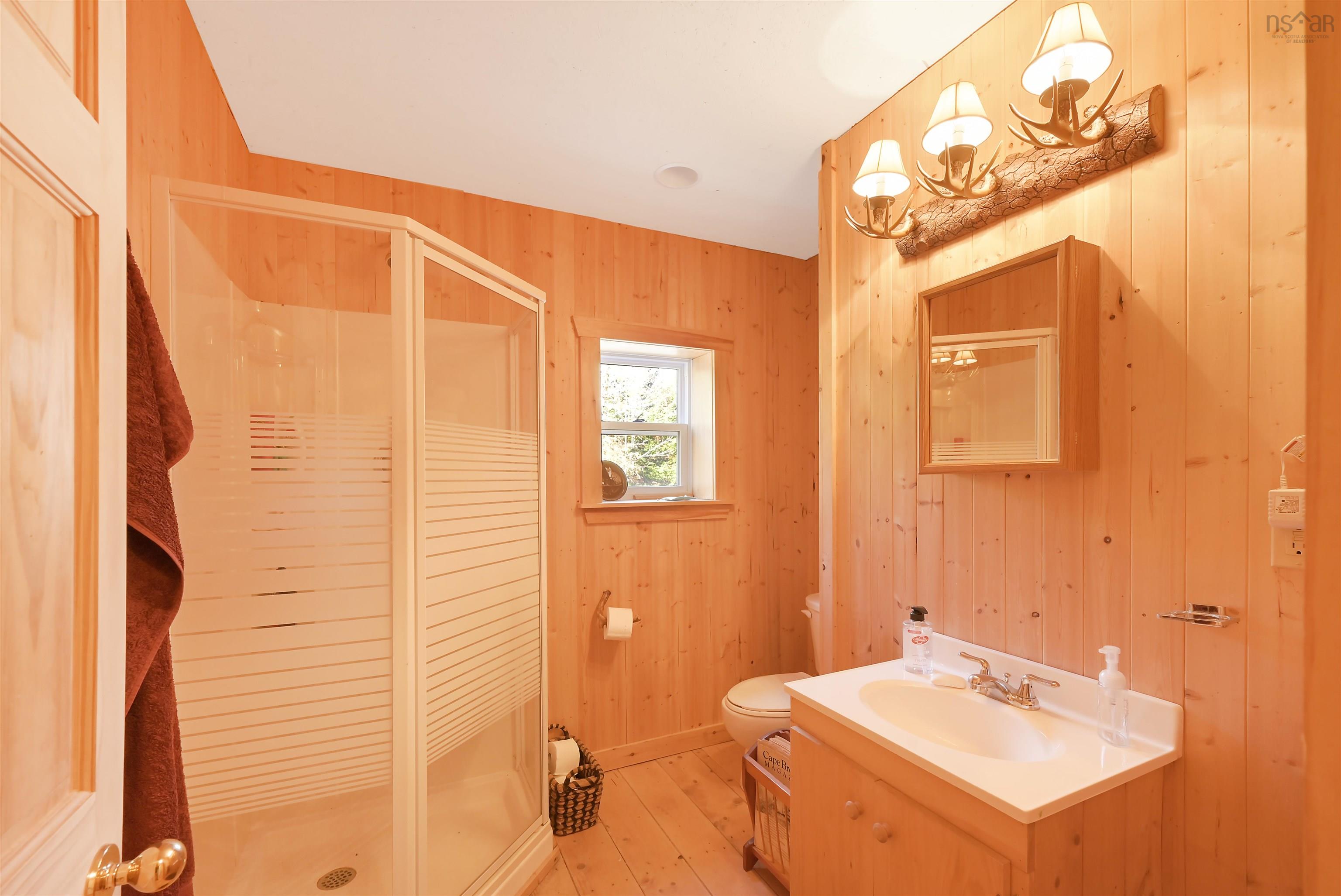 $999,900.00: 2639 Cabot Trail, Middle River