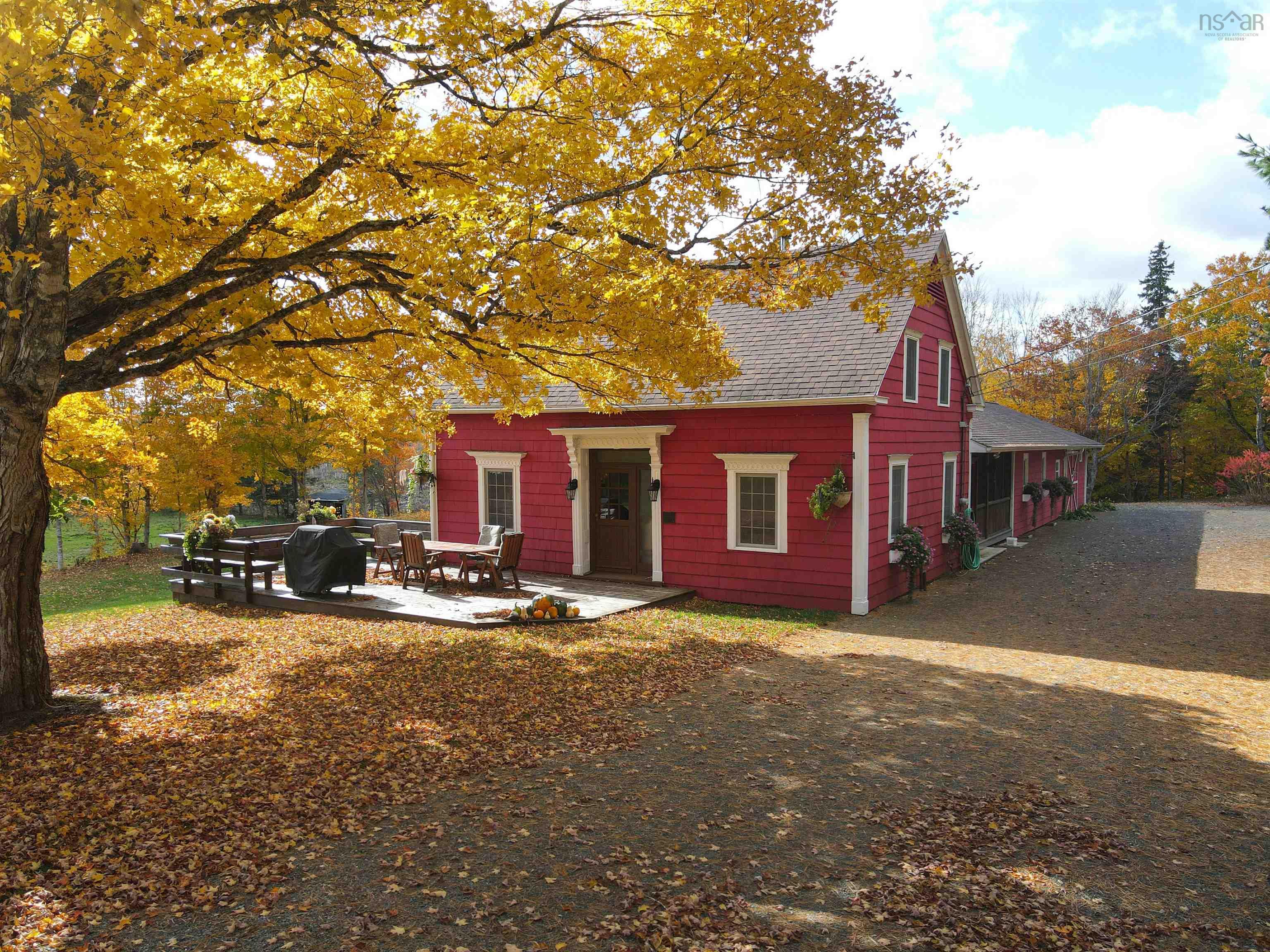$999,900.00: 2639 Cabot Trail, Middle River