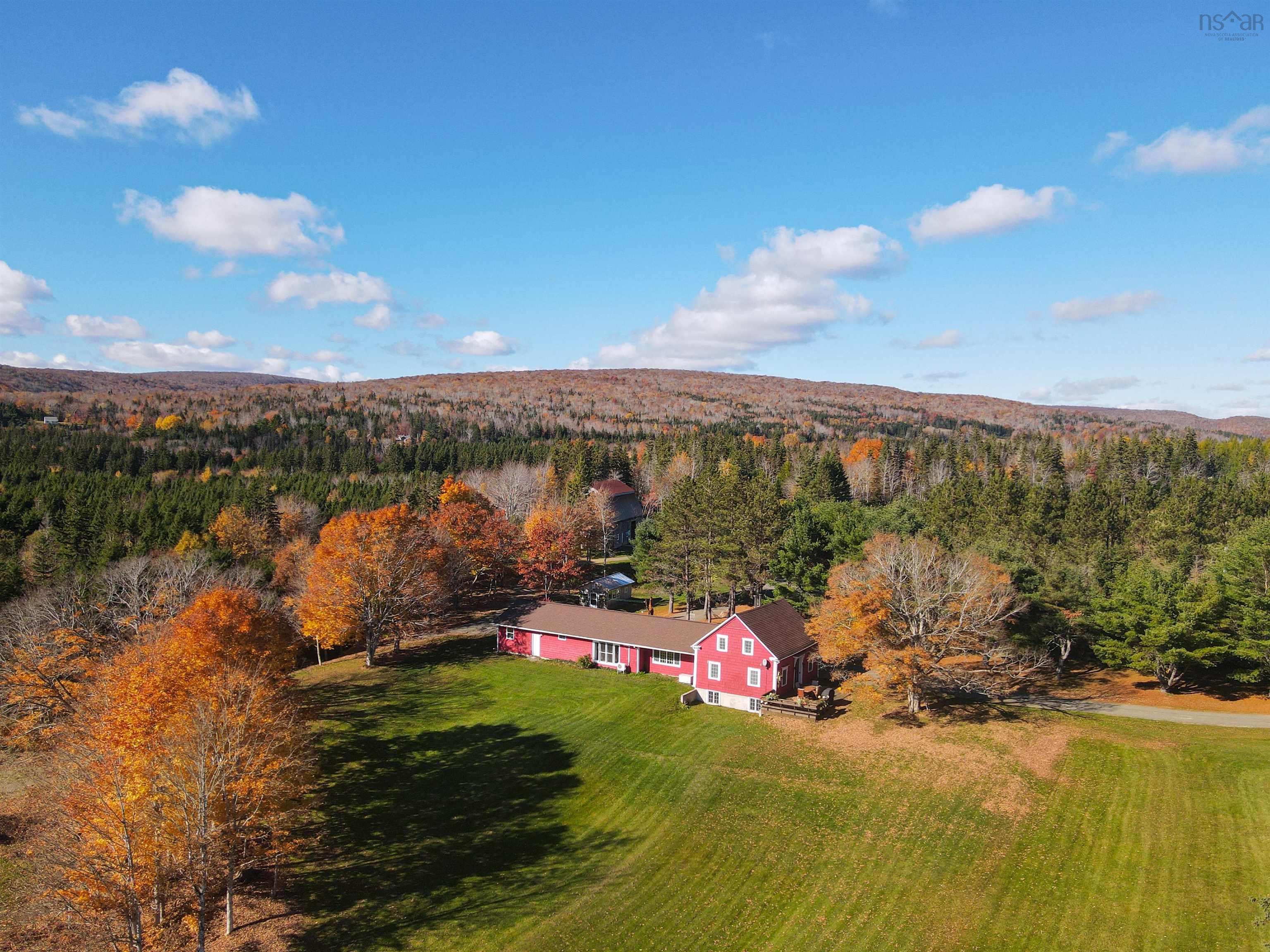 $999,900.00: 2639 Cabot Trail, Middle River