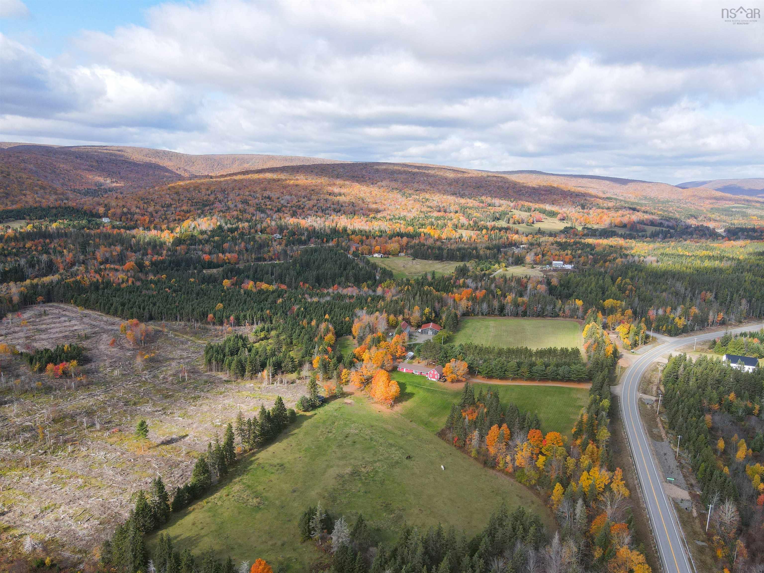 $999,900.00: 2639 Cabot Trail, Middle River