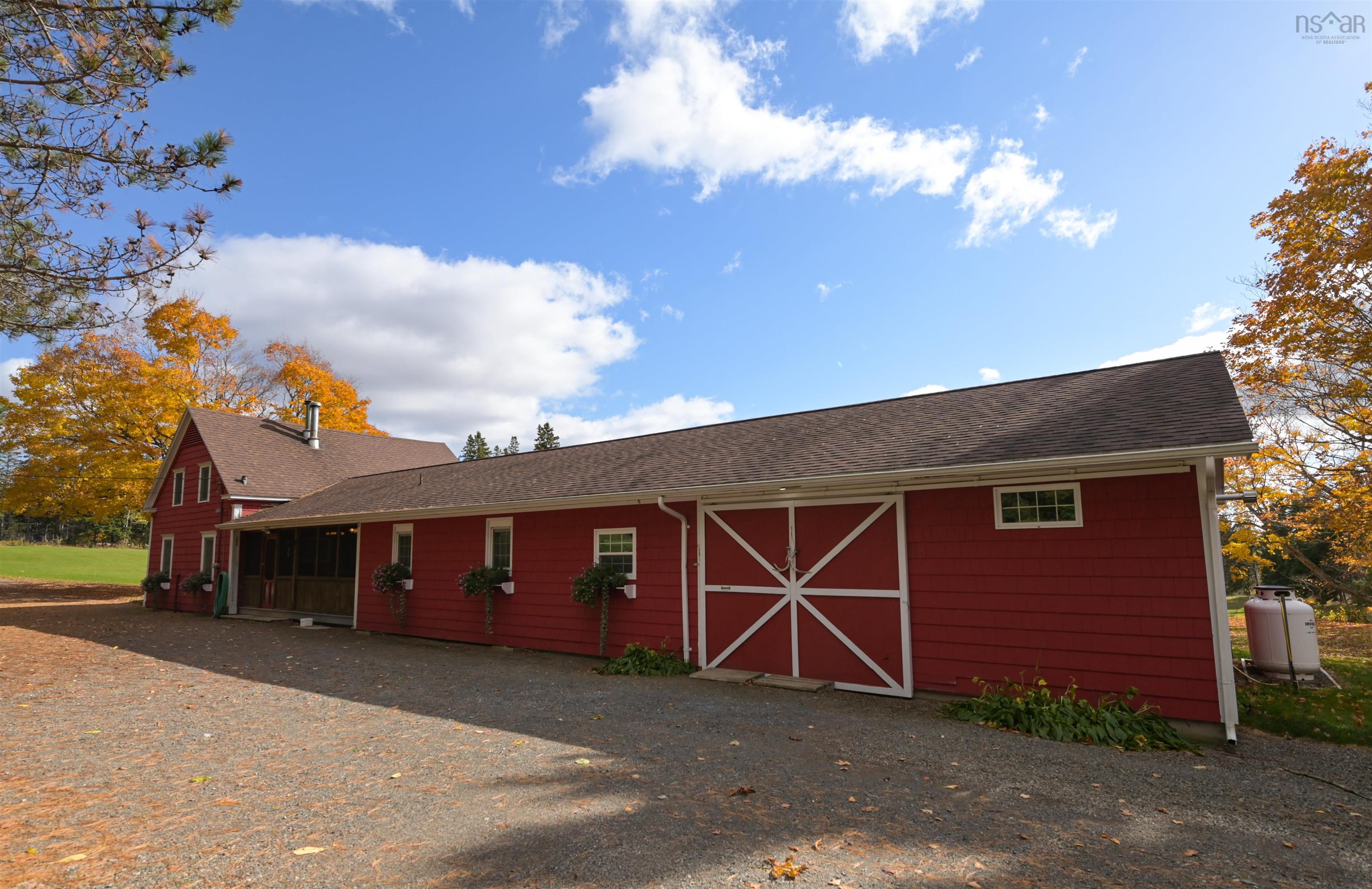 $999,900.00: 2639 Cabot Trail, Middle River