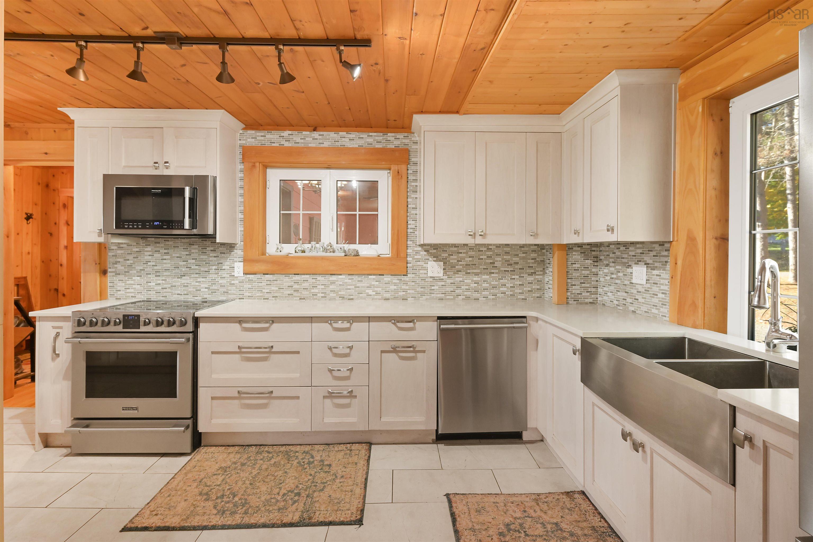 $999,900.00: 2639 Cabot Trail, Middle River