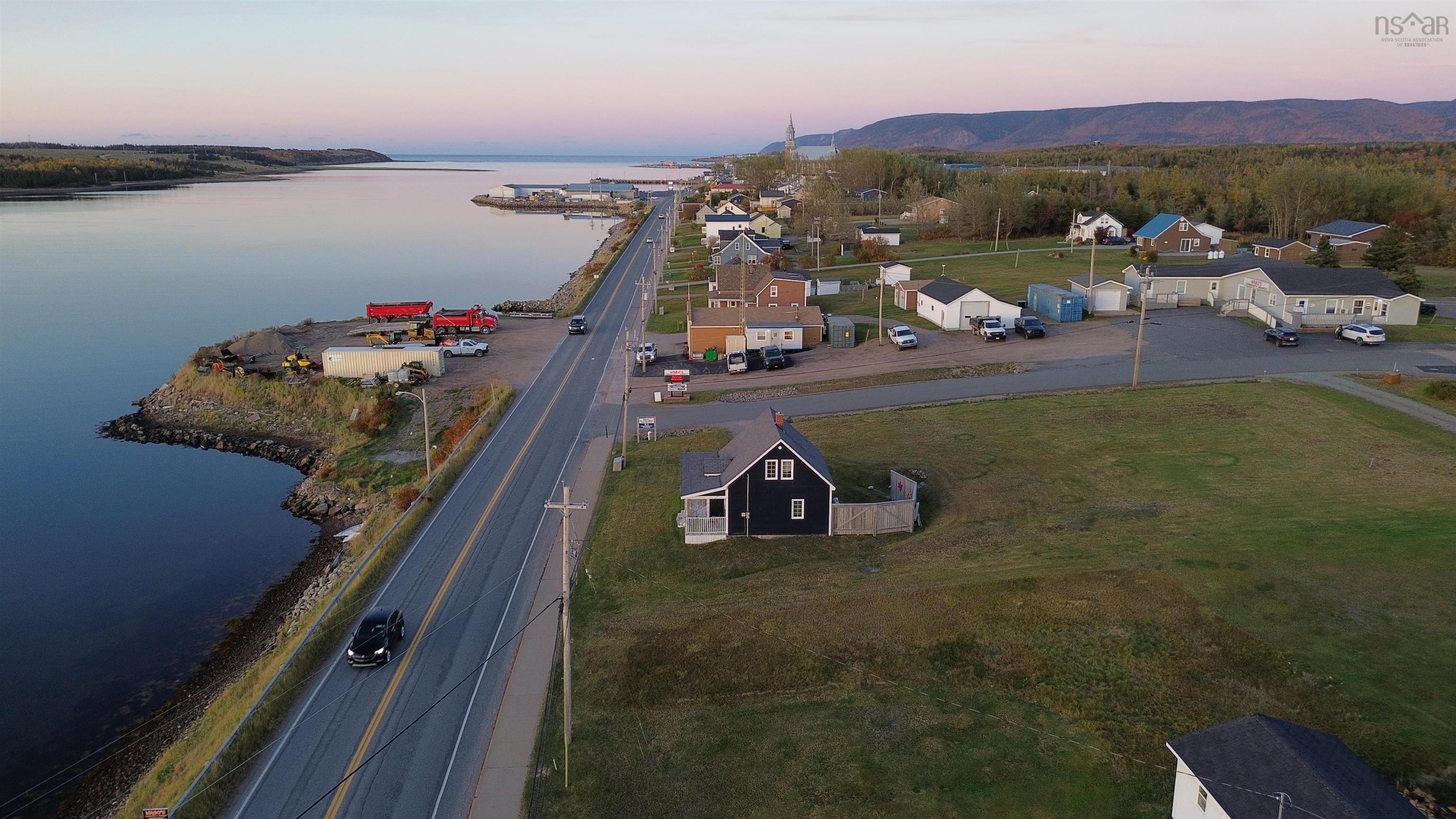 $265,000.00: 14962 Cabot Trail, Chéticamp