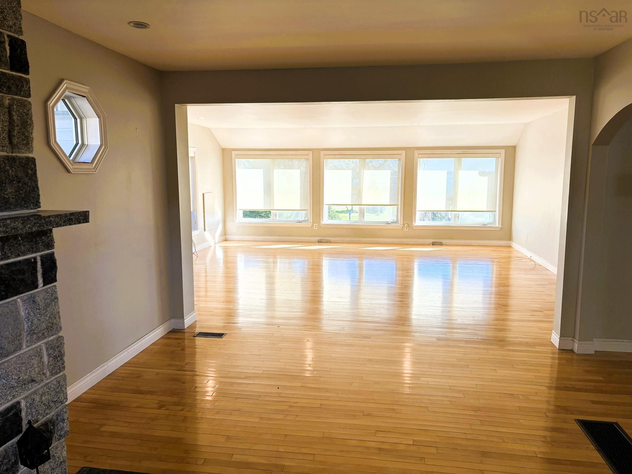 $559,900.00: 8005 Hwy#209 Highway, Wards Brook