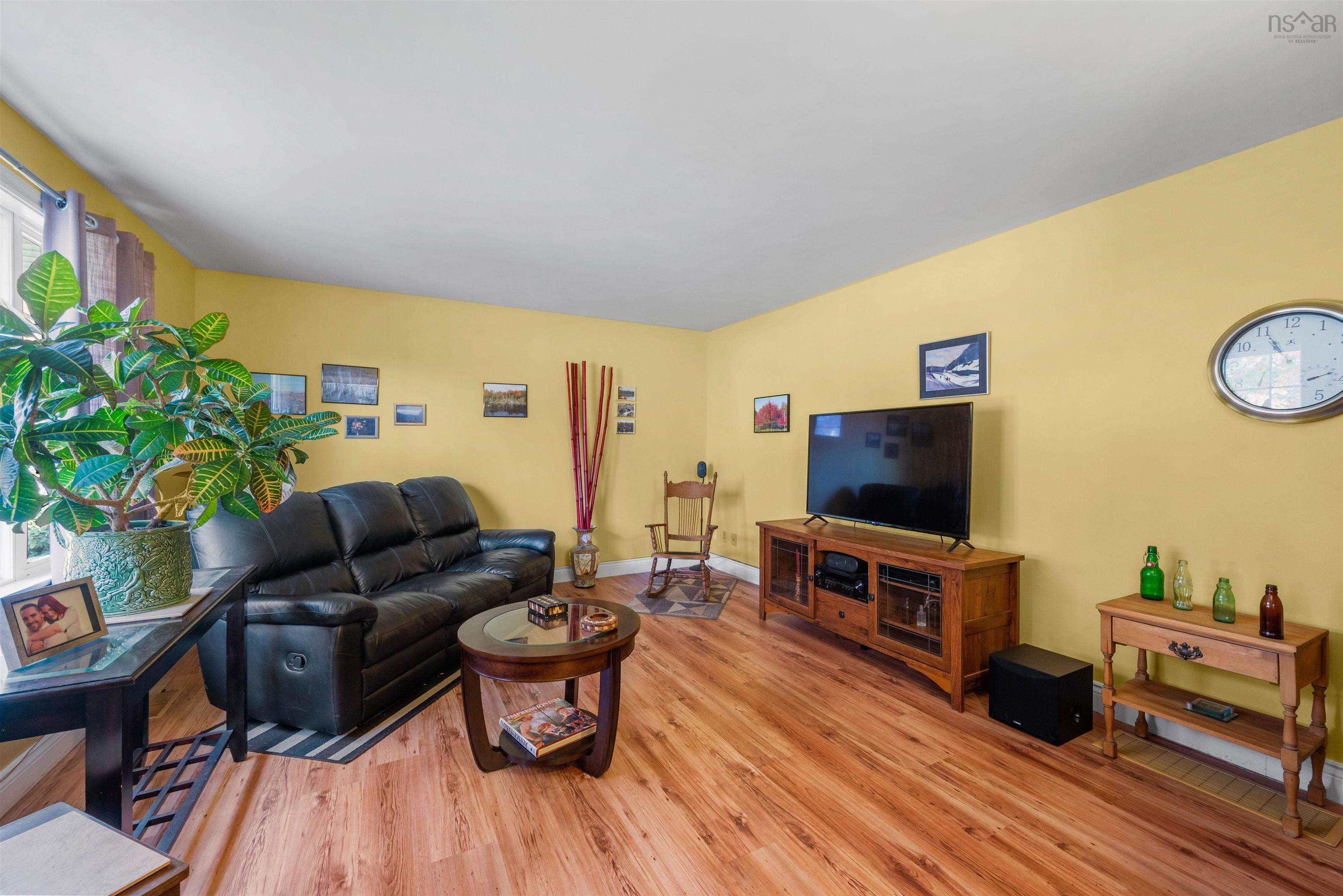 $584,900.00: 206 Lakeview Road, Lakeview