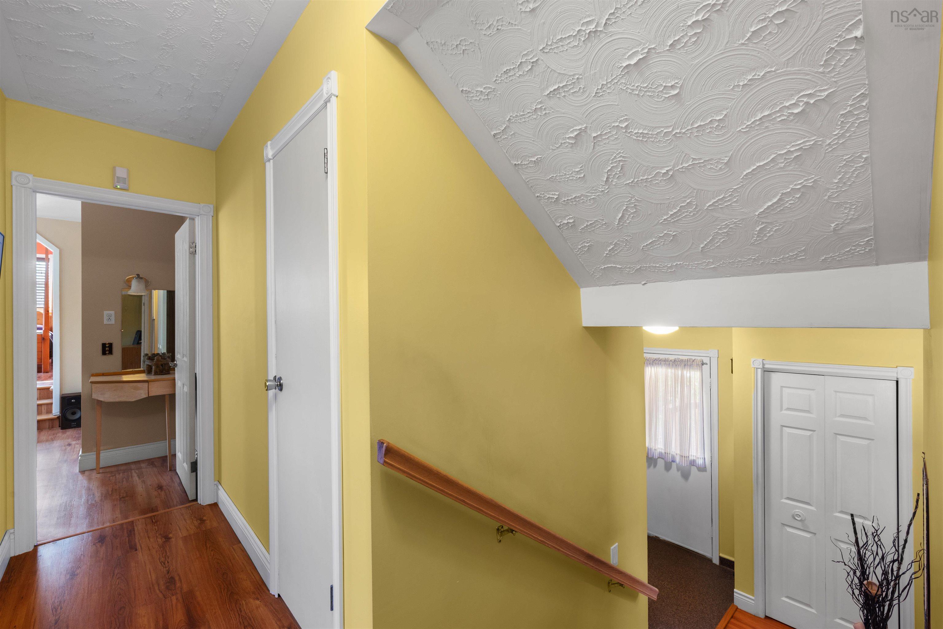 $584,900.00: 206 Lakeview Road, Lakeview