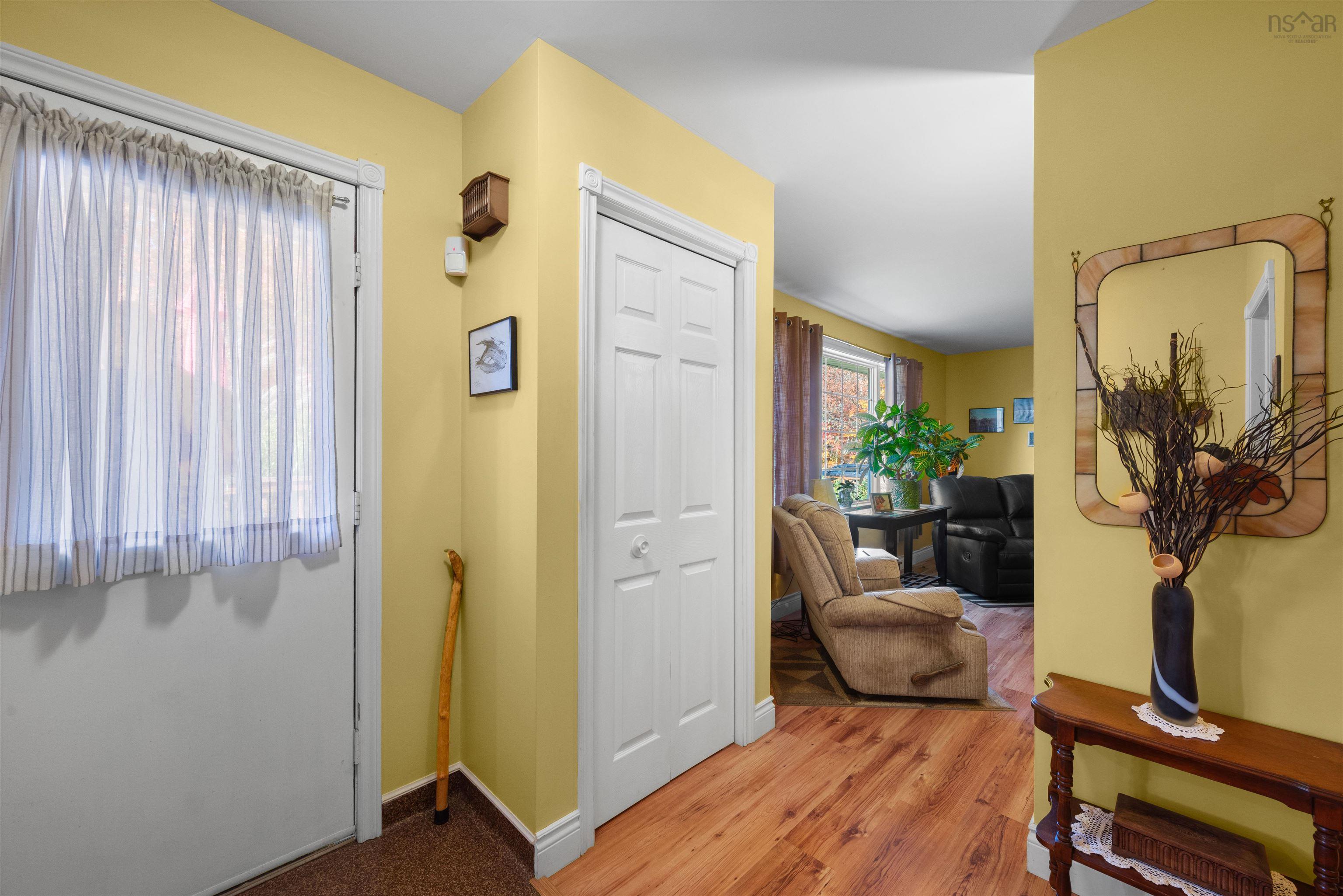 $584,900.00: 206 Lakeview Road, Lakeview