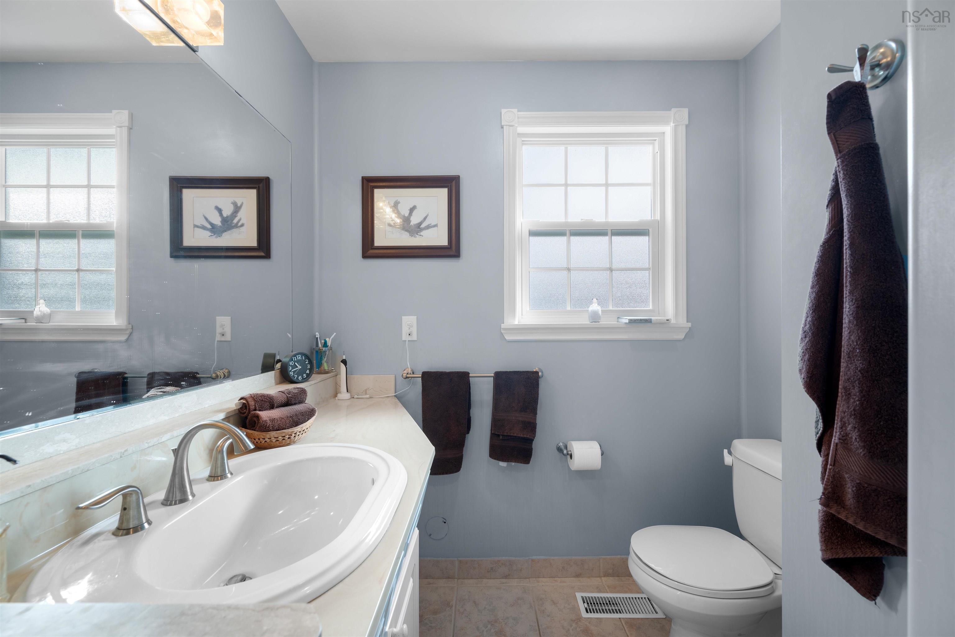 $584,900.00: 206 Lakeview Road, Lakeview