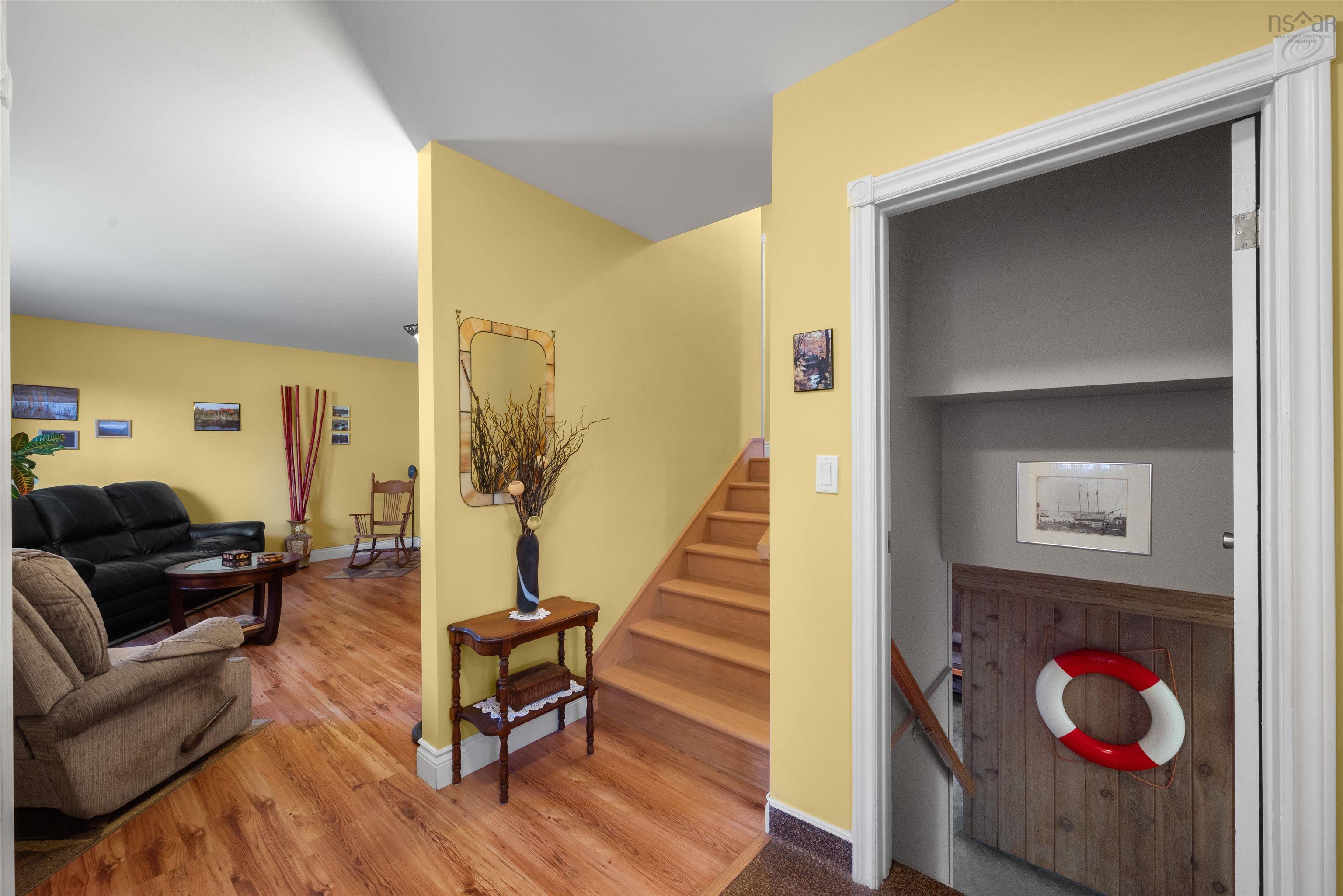 $584,900.00: 206 Lakeview Road, Lakeview