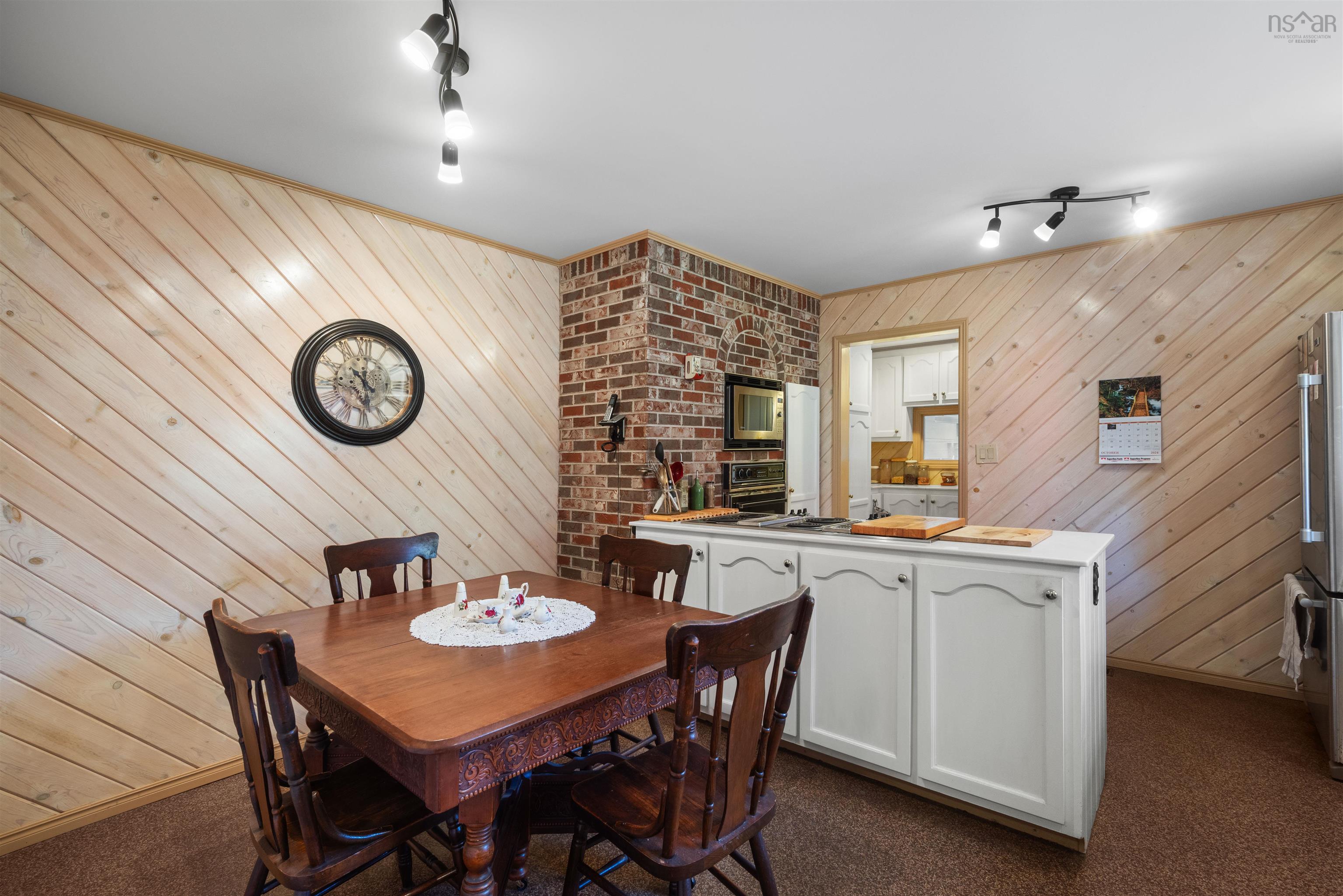 $584,900.00: 206 Lakeview Road, Lakeview