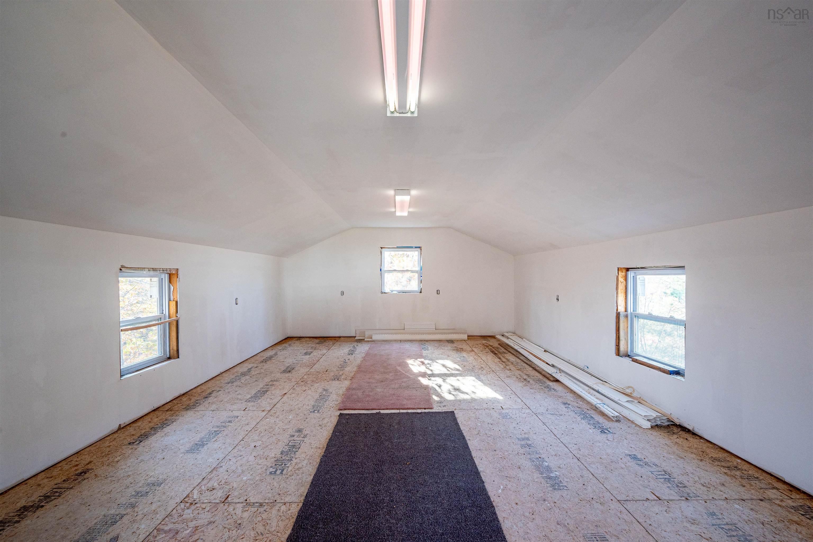 $584,900.00: 206 Lakeview Road, Lakeview