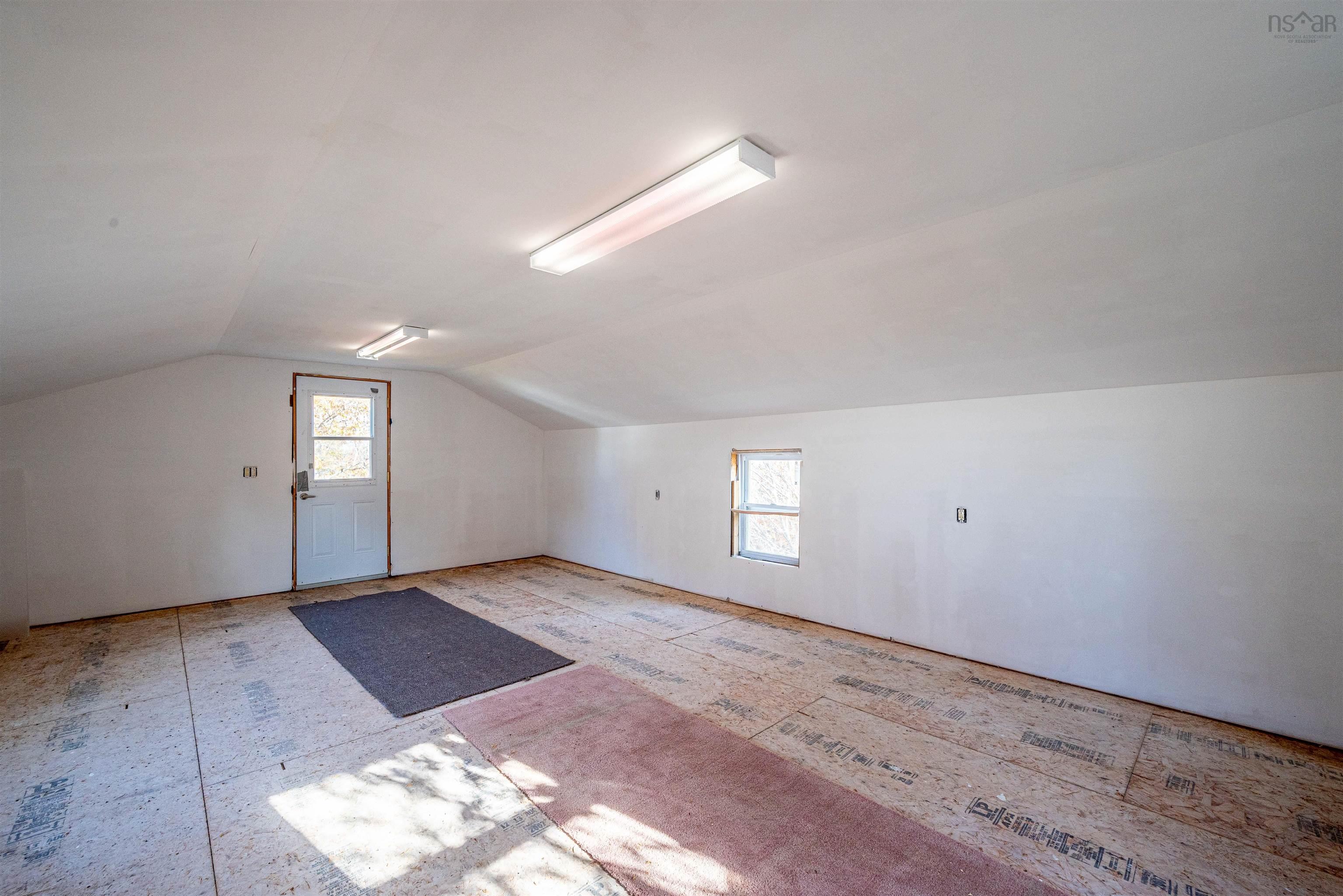 $584,900.00: 206 Lakeview Road, Lakeview