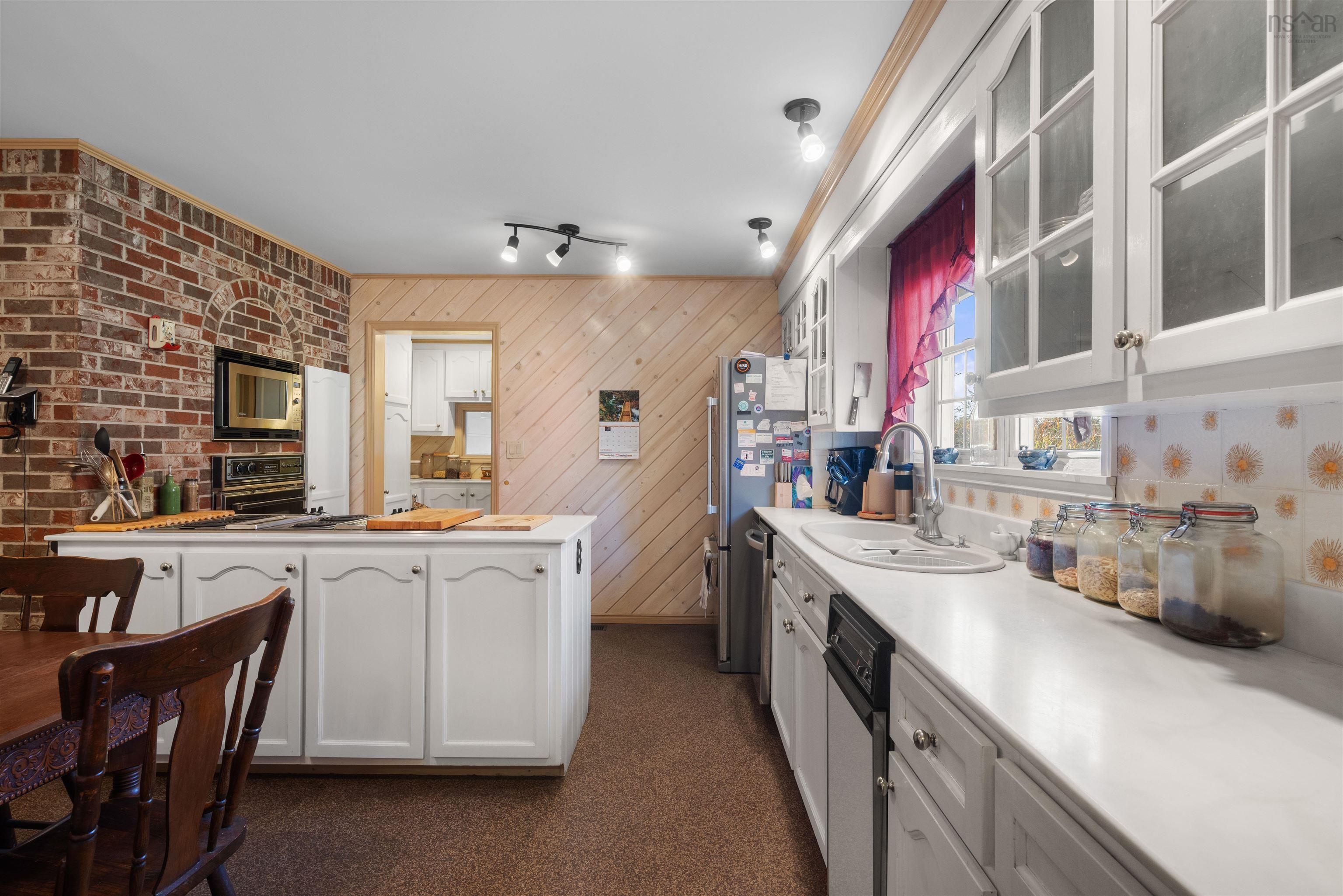 $584,900.00: 206 Lakeview Road, Lakeview