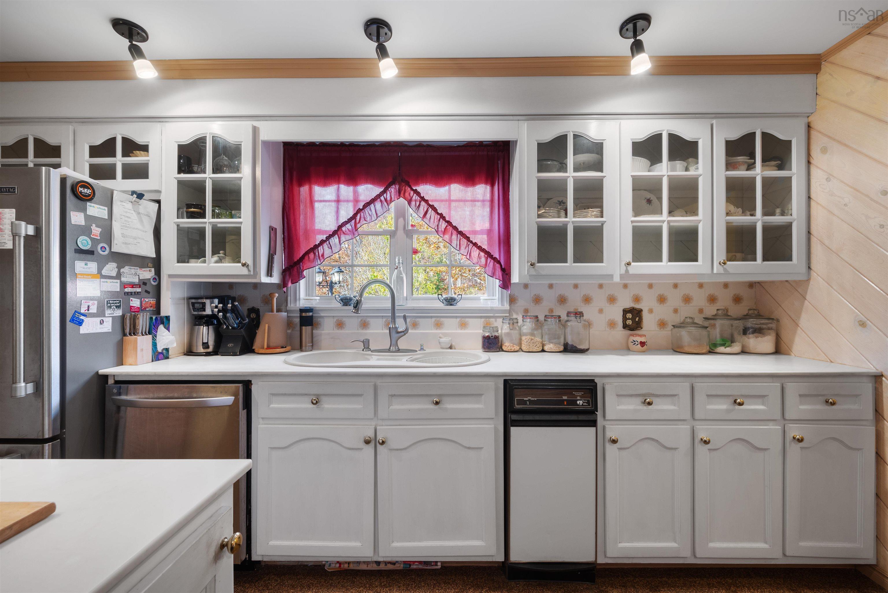$584,900.00: 206 Lakeview Road, Lakeview
