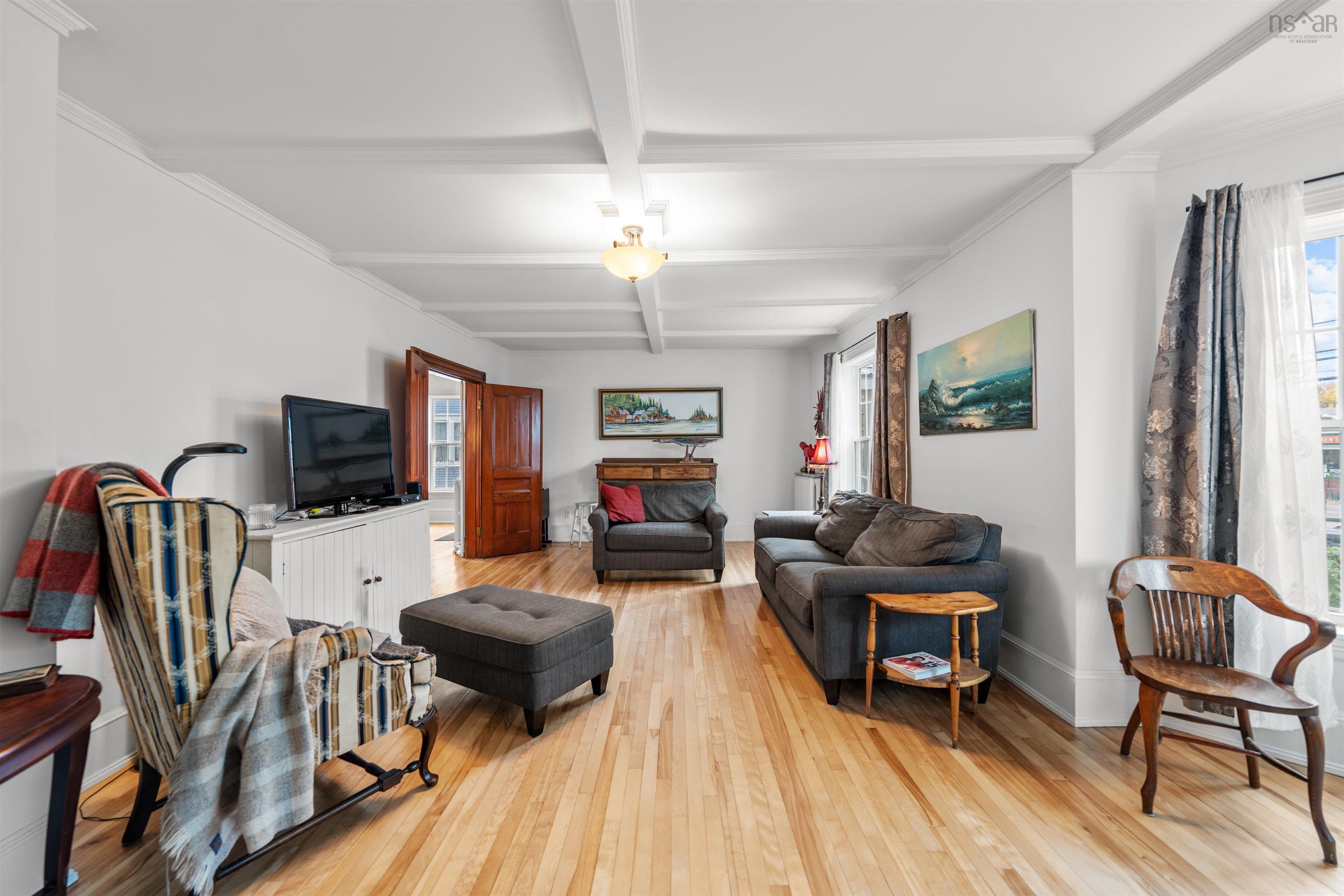 $478,900.00: 124 Church Street, Amherst