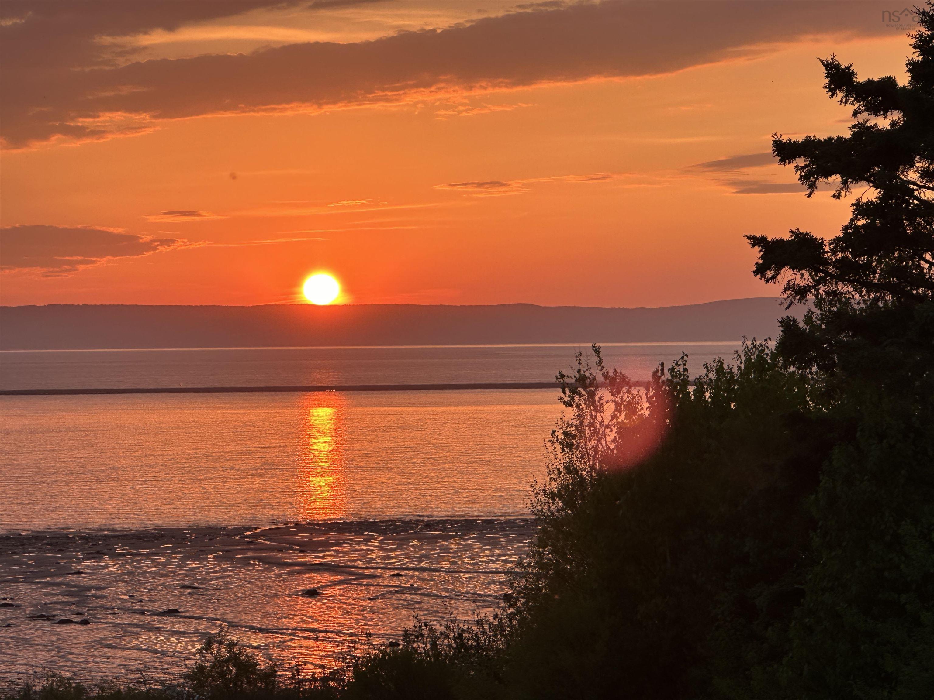 $1,250,000.00: 82 Acres Highway 215, Kempt Shore