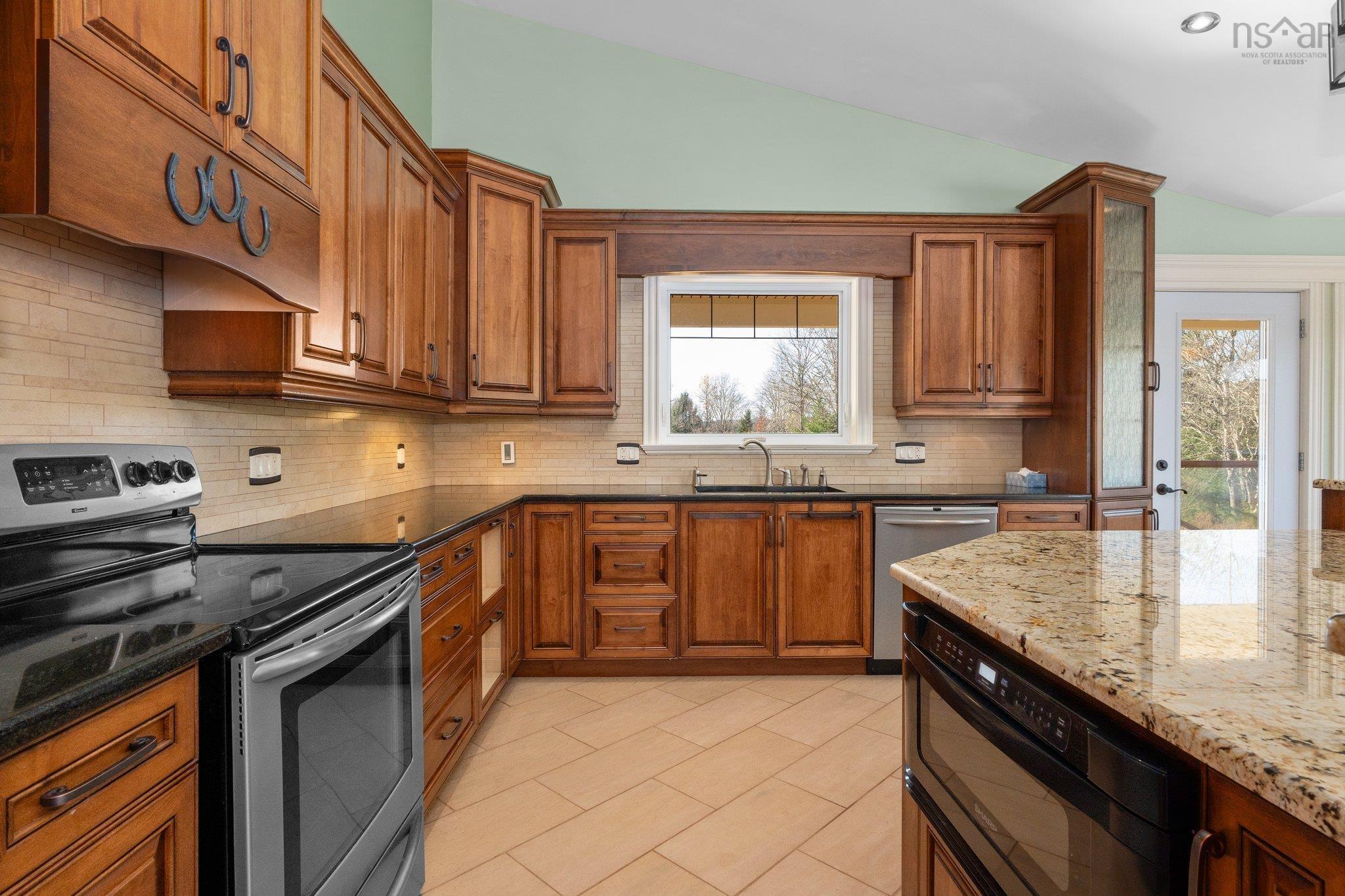 $1,199,000.00: 1011 14 Highway, Upper Vaughan