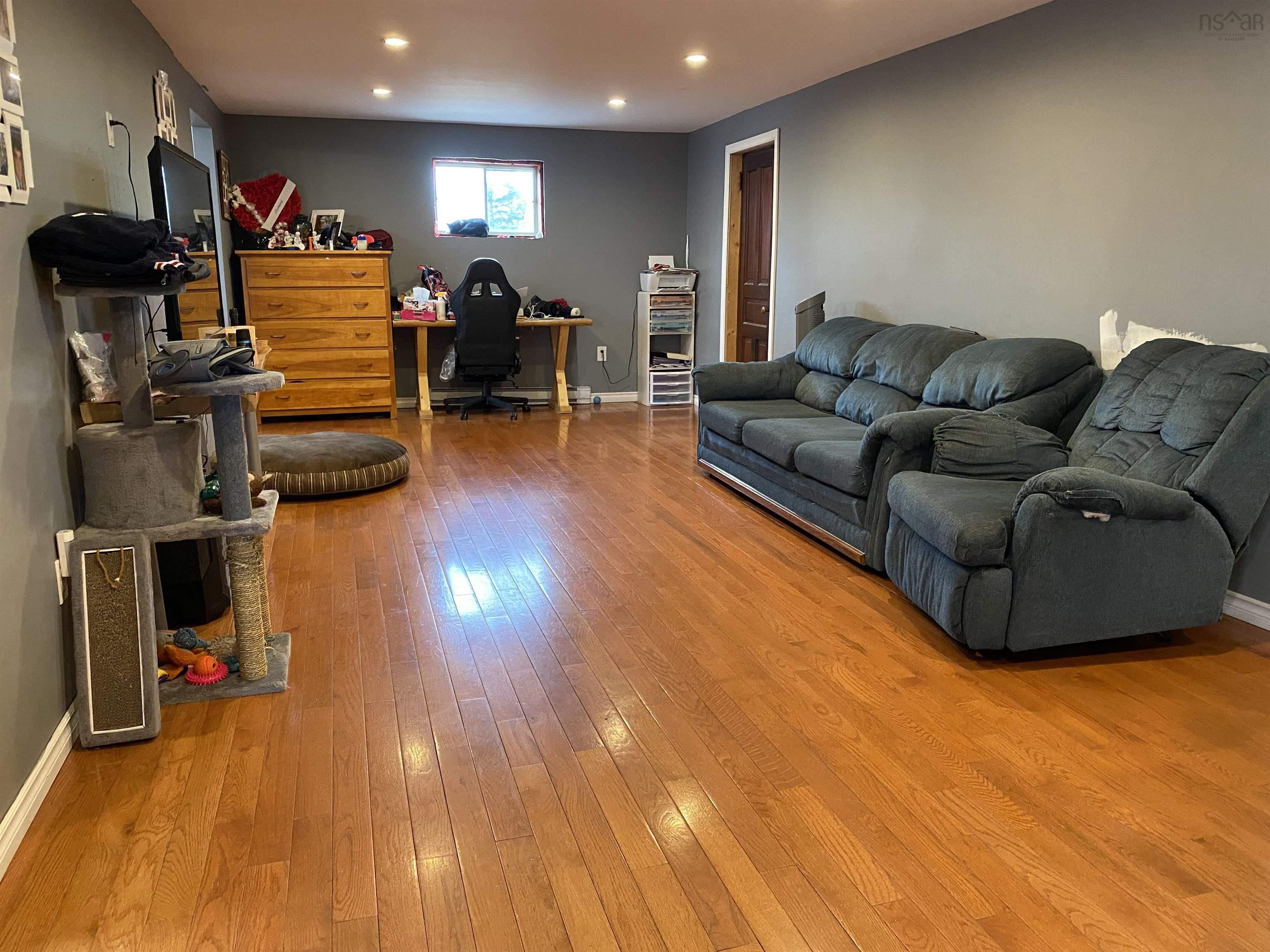 $284,900.00: 16756 HIghway 7, Pleasant Harbour
