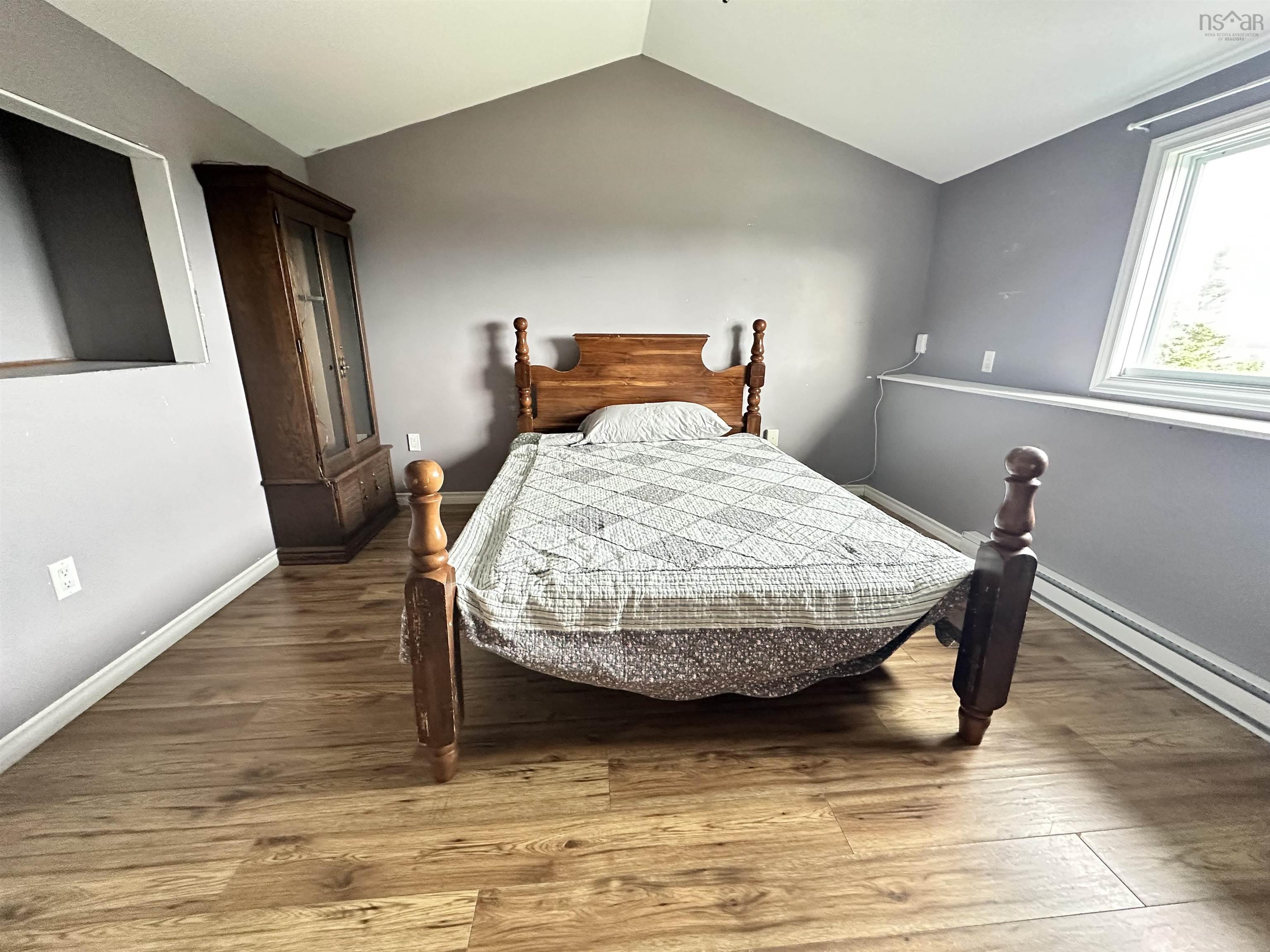 $284,900.00: 16756 HIghway 7, Pleasant Harbour