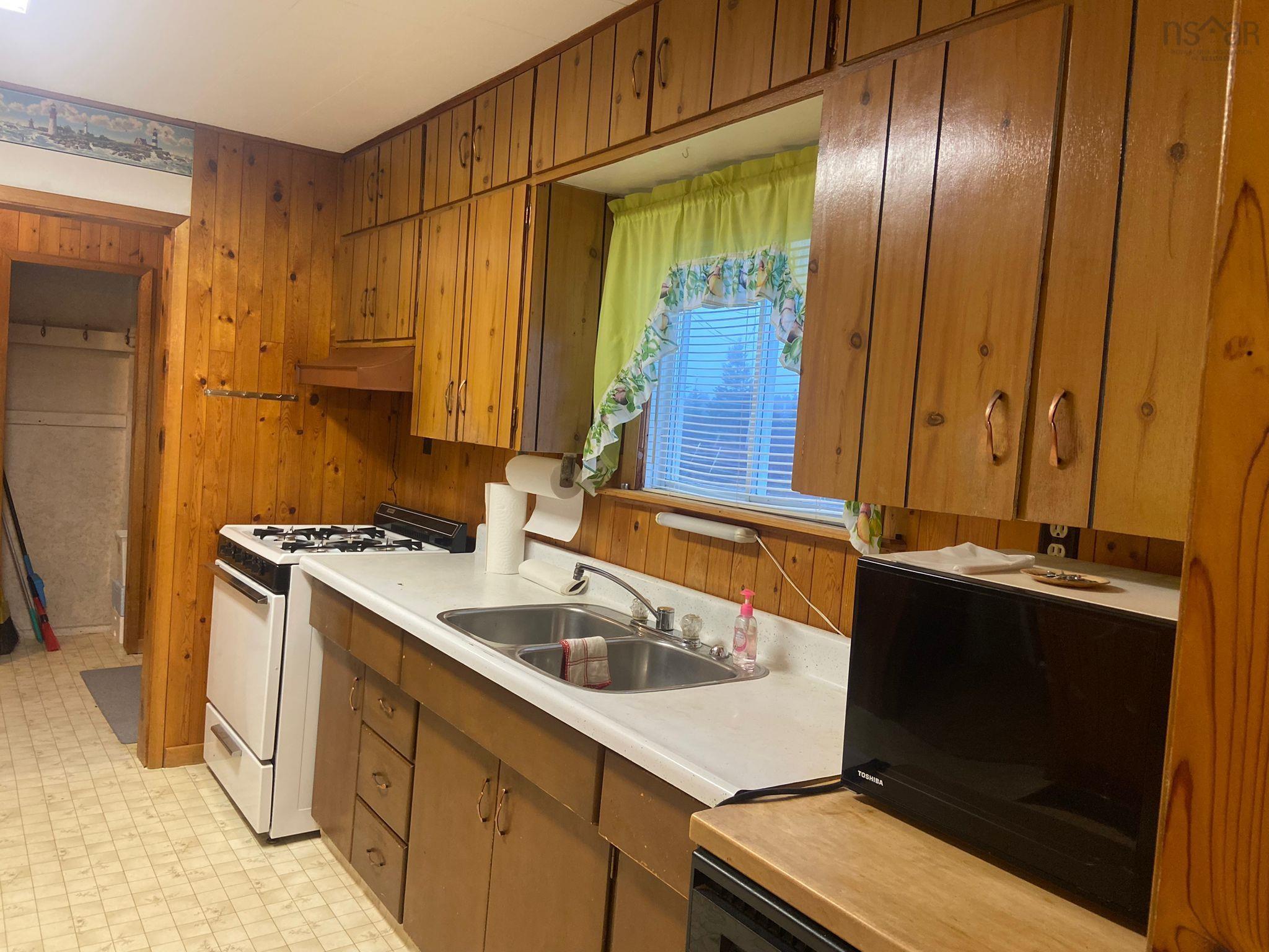 $99,900.00: 11544 316 Highway, Seal Harbour