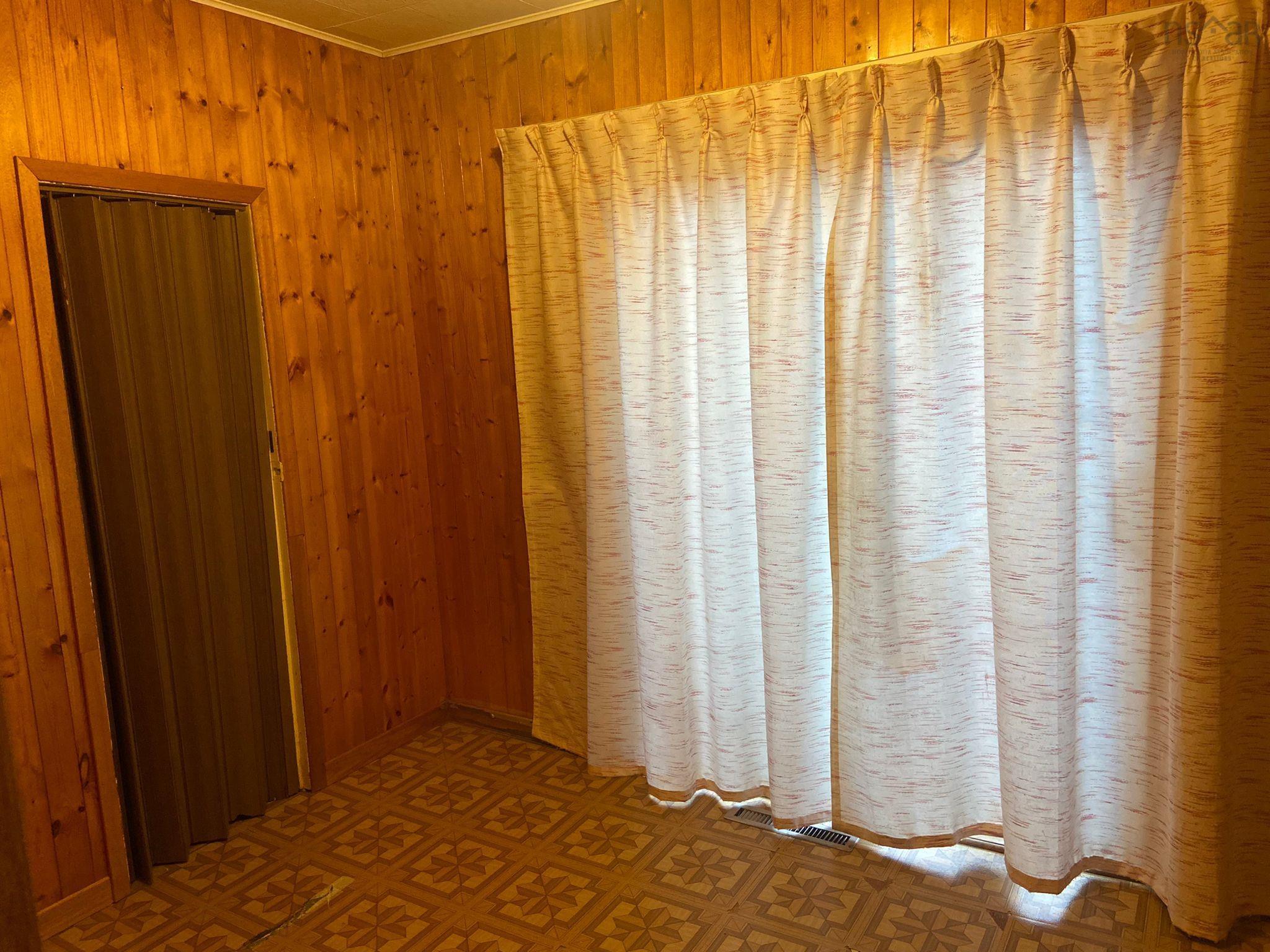 $99,900.00: 11544 316 Highway, Seal Harbour