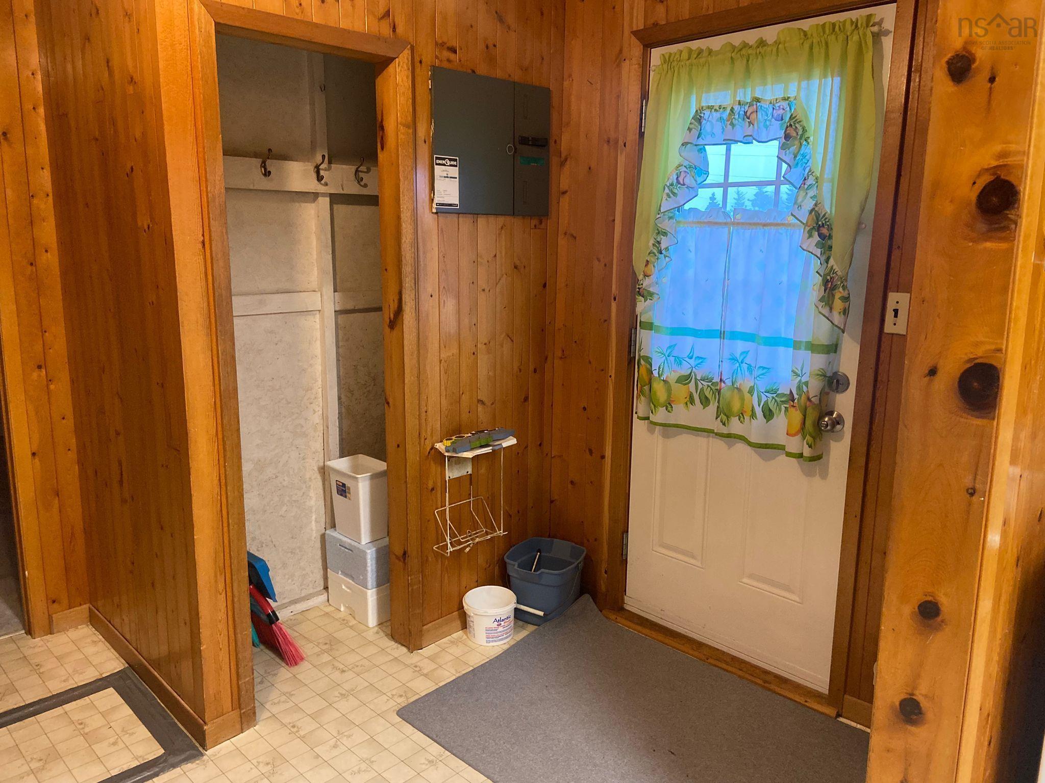 $99,900.00: 11544 316 Highway, Seal Harbour