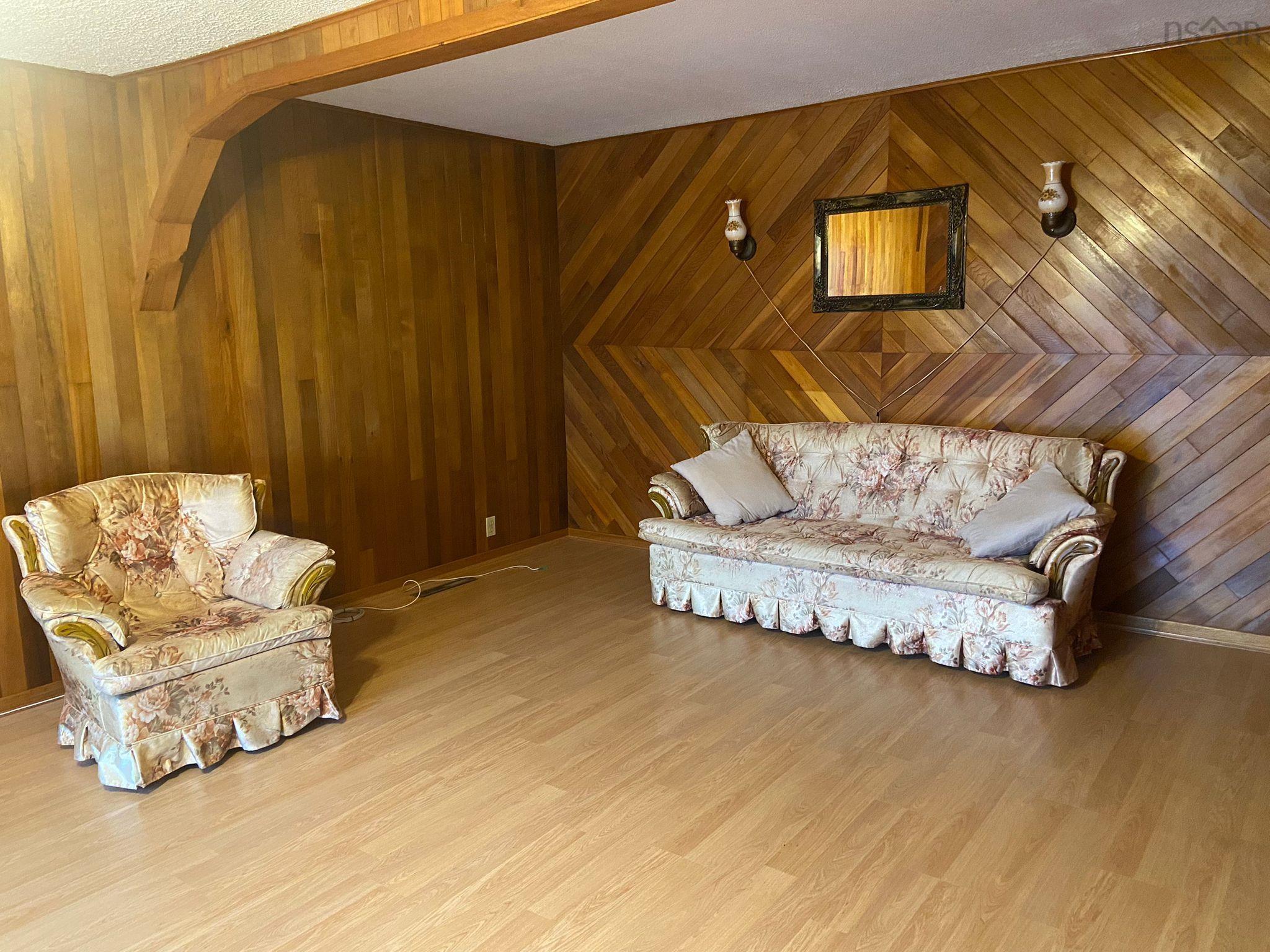 $99,900.00: 11544 316 Highway, Seal Harbour