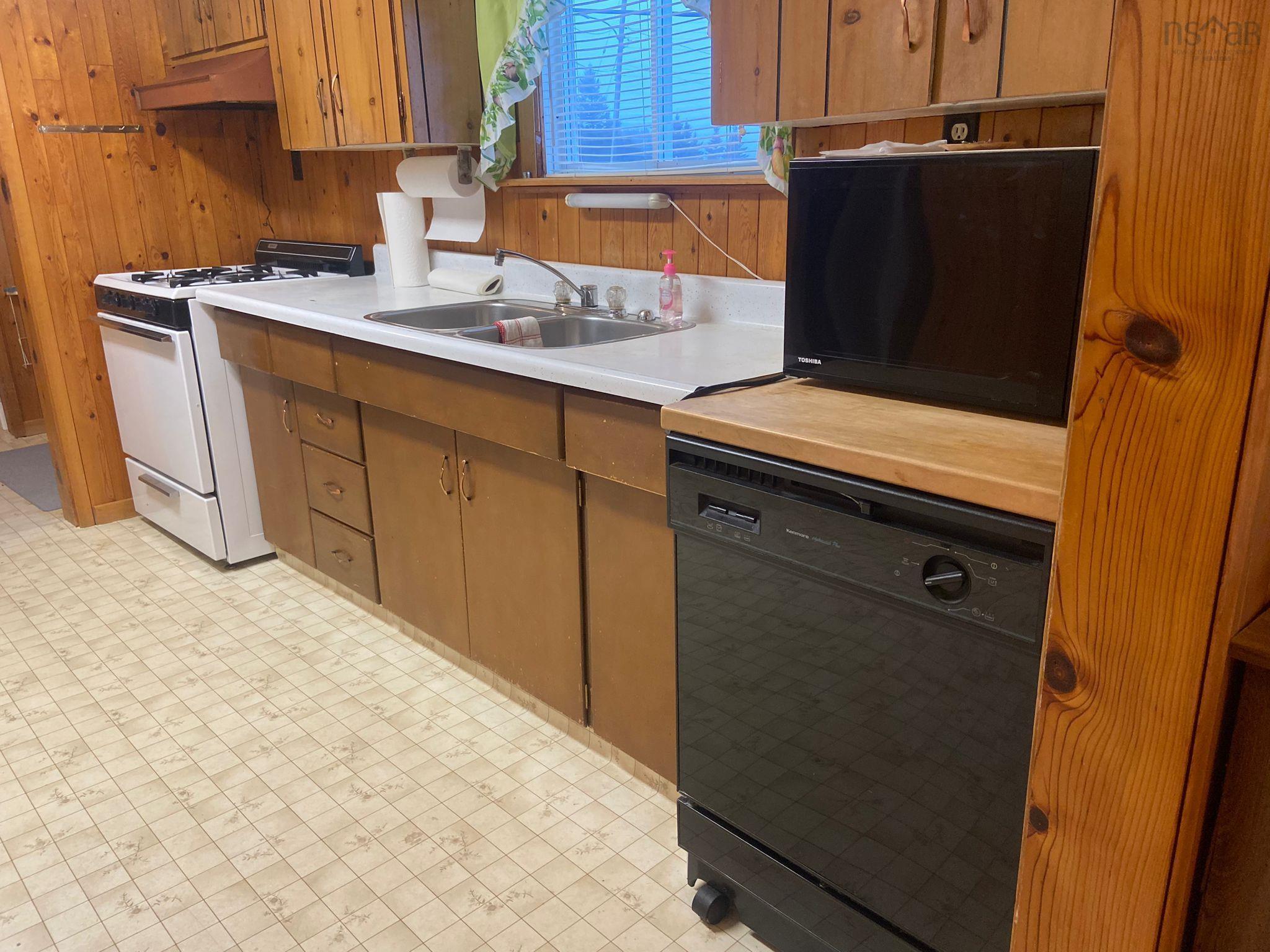 $99,900.00: 11544 316 Highway, Seal Harbour
