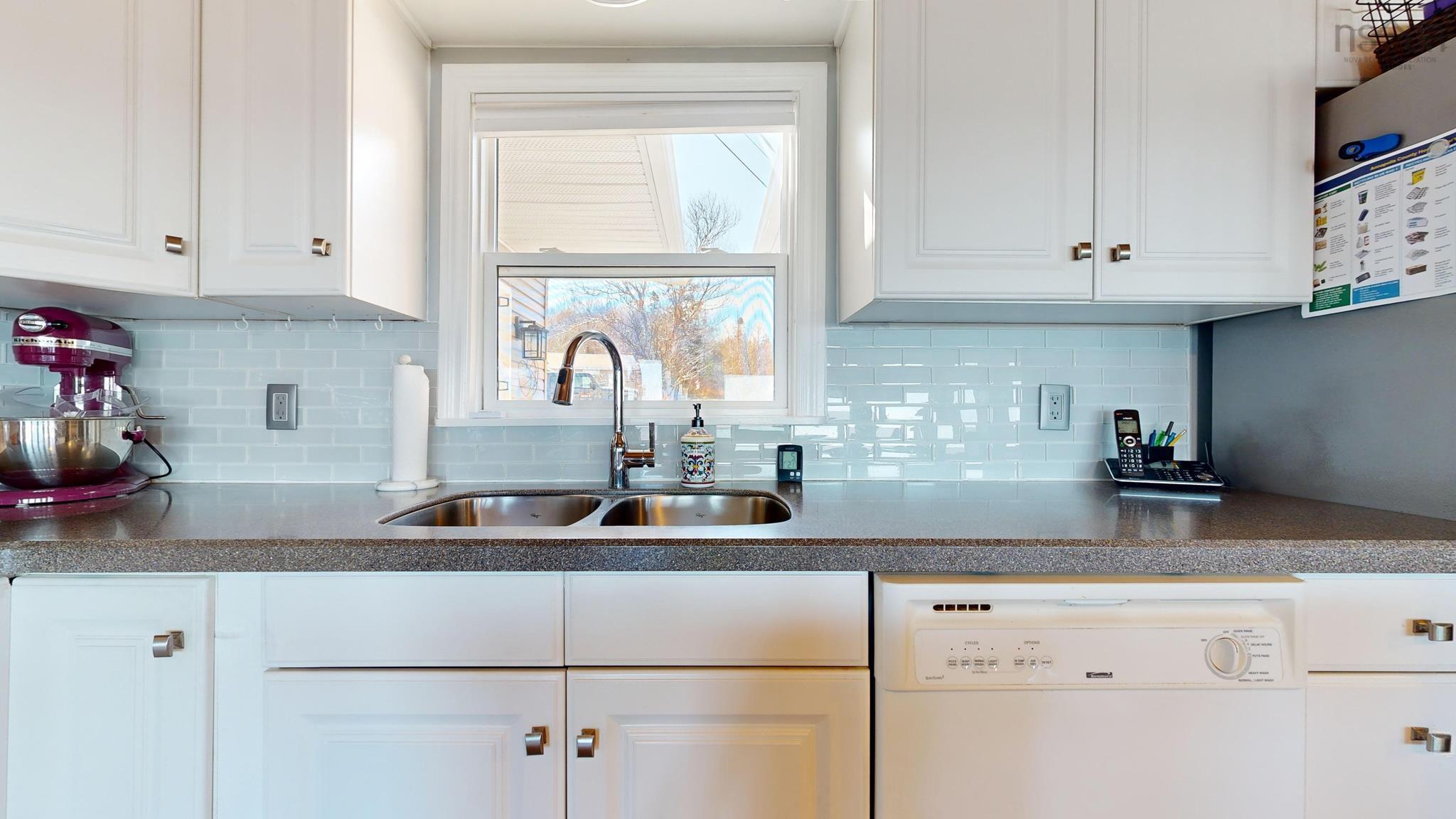 $679,500.00: 59 Sunset Avenue, Phinneys Cove