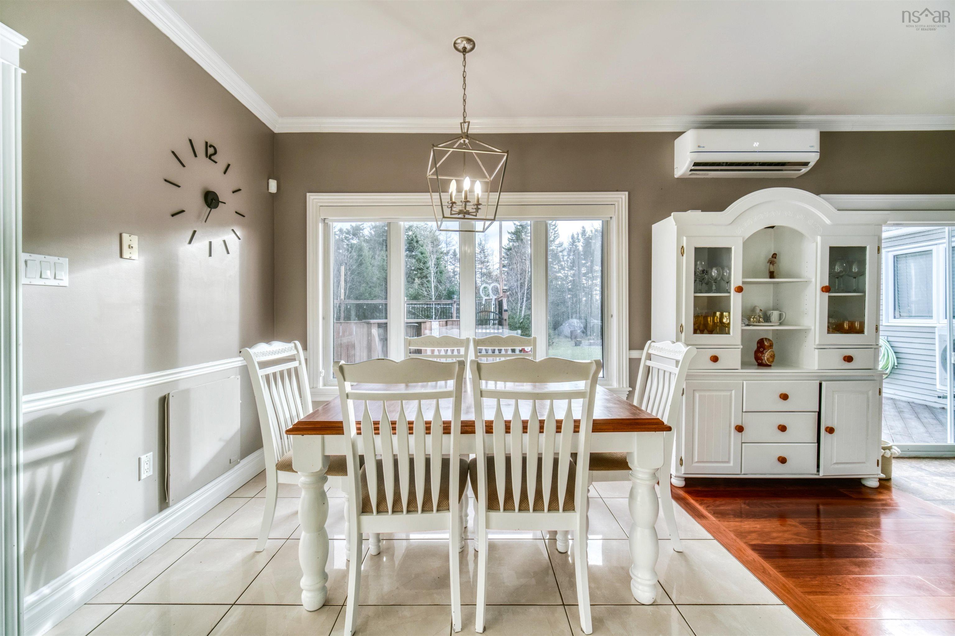 $869,000.00: 214 Lochmoor Lane, Forest Hills
