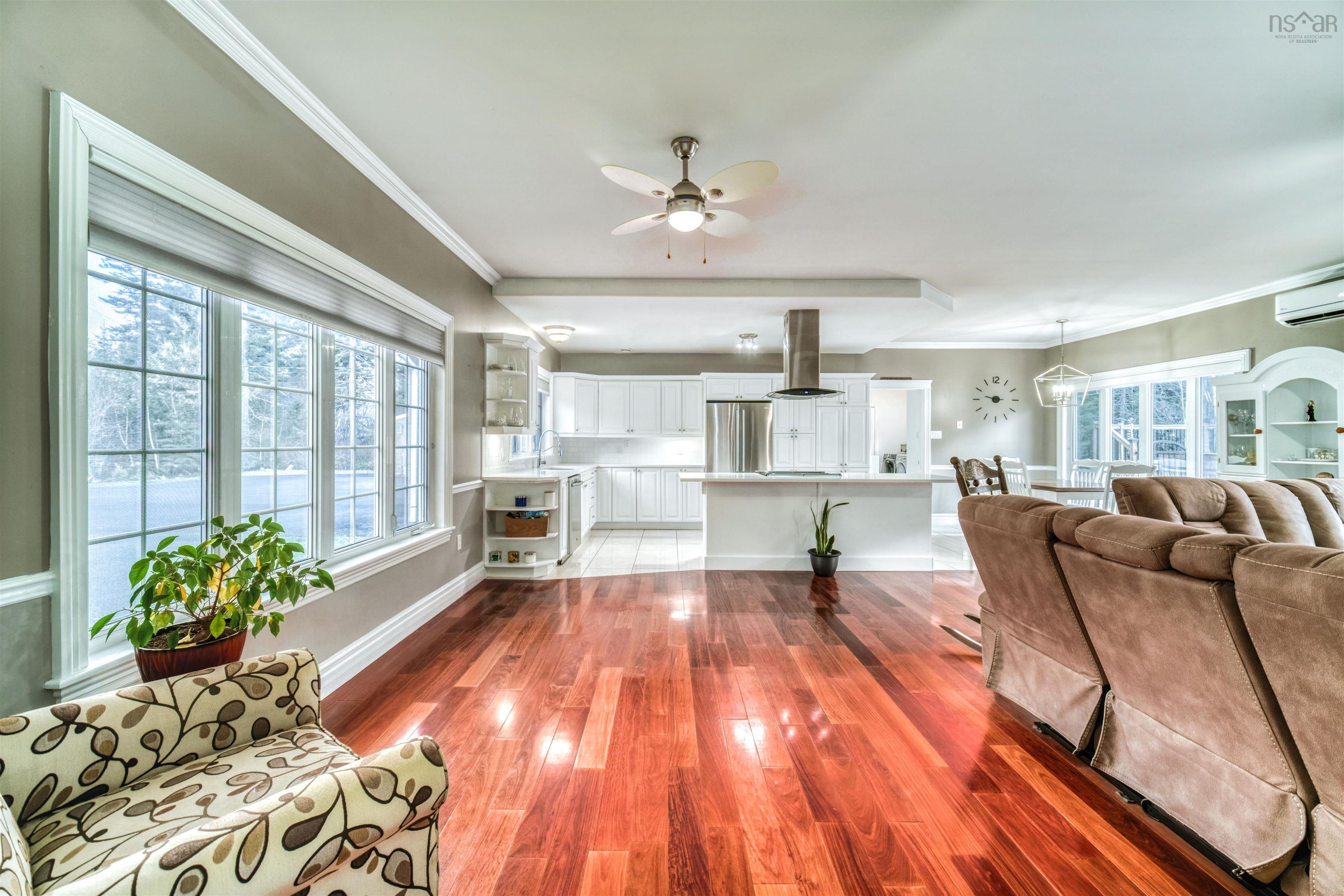$869,000.00: 214 Lochmoor Lane, Forest Hills