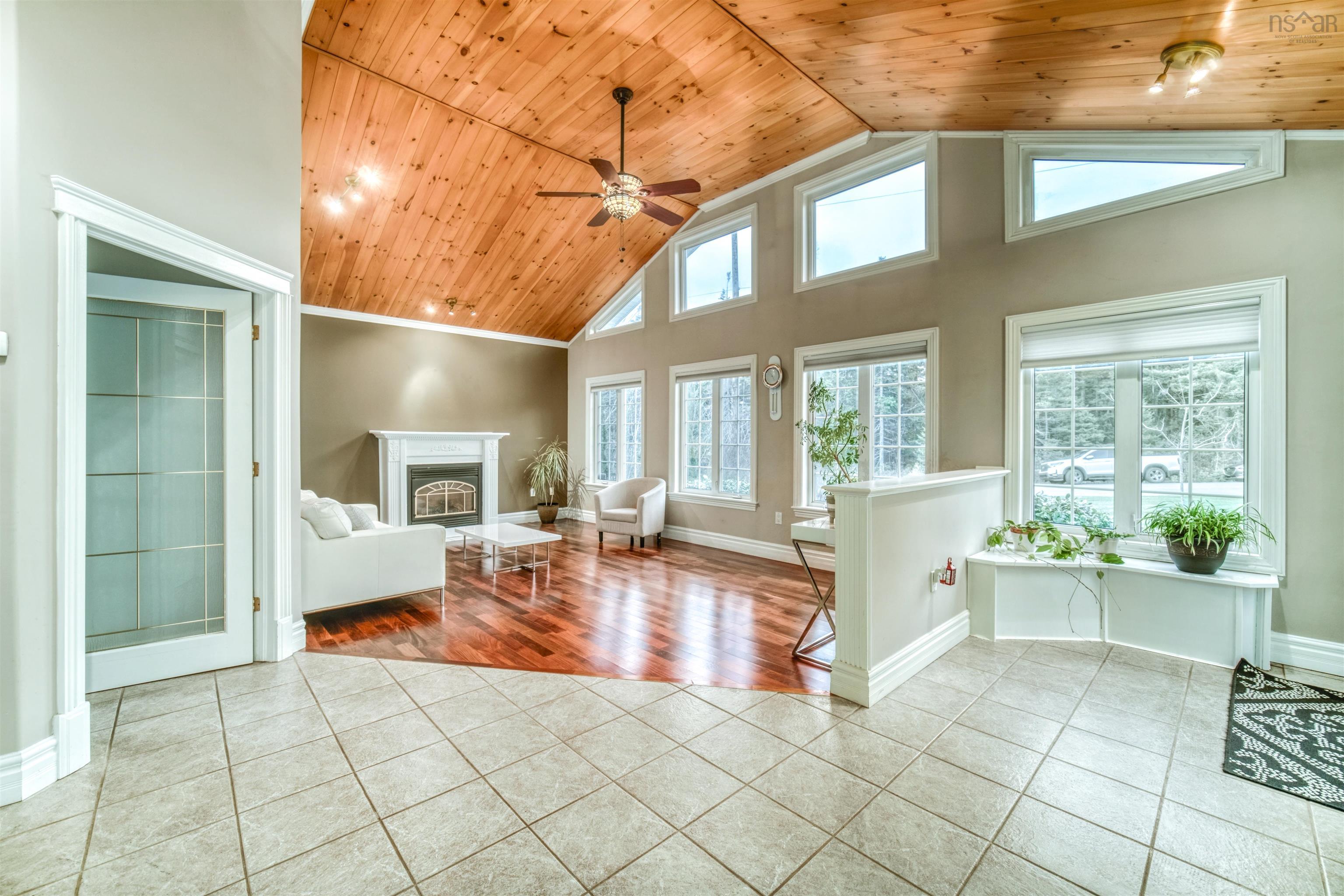 $869,000.00: 214 Lochmoor Lane, Forest Hills