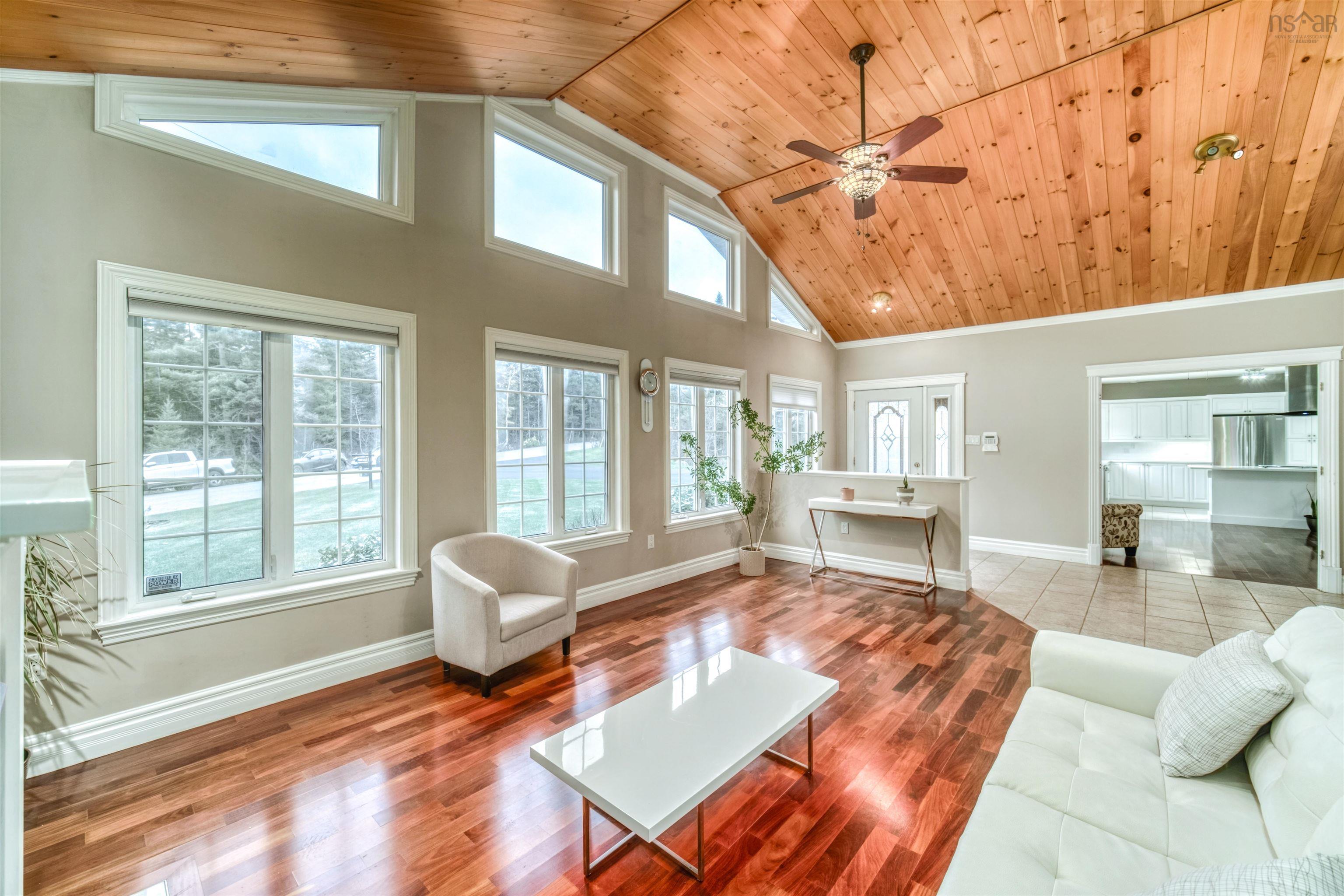 $869,000.00: 214 Lochmoor Lane, Forest Hills