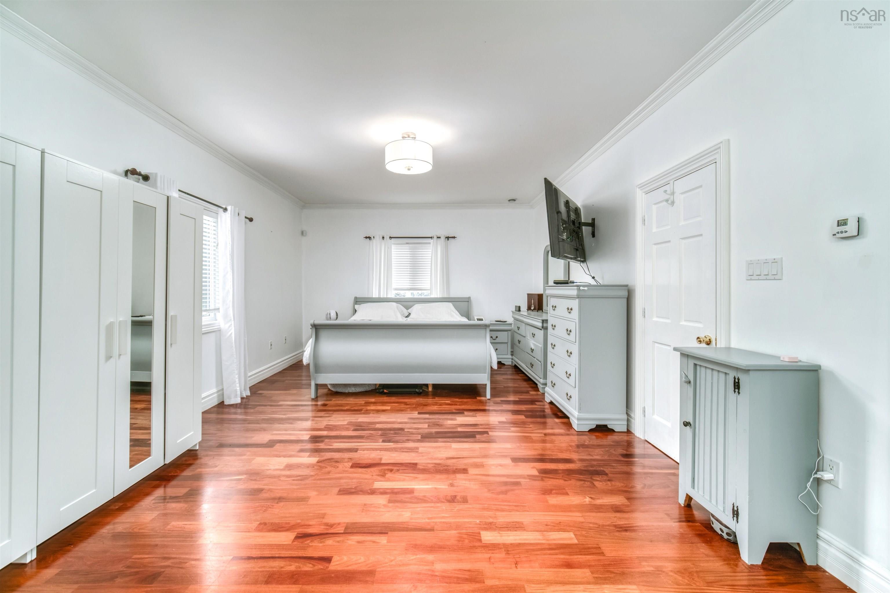 $869,000.00: 214 Lochmoor Lane, Forest Hills
