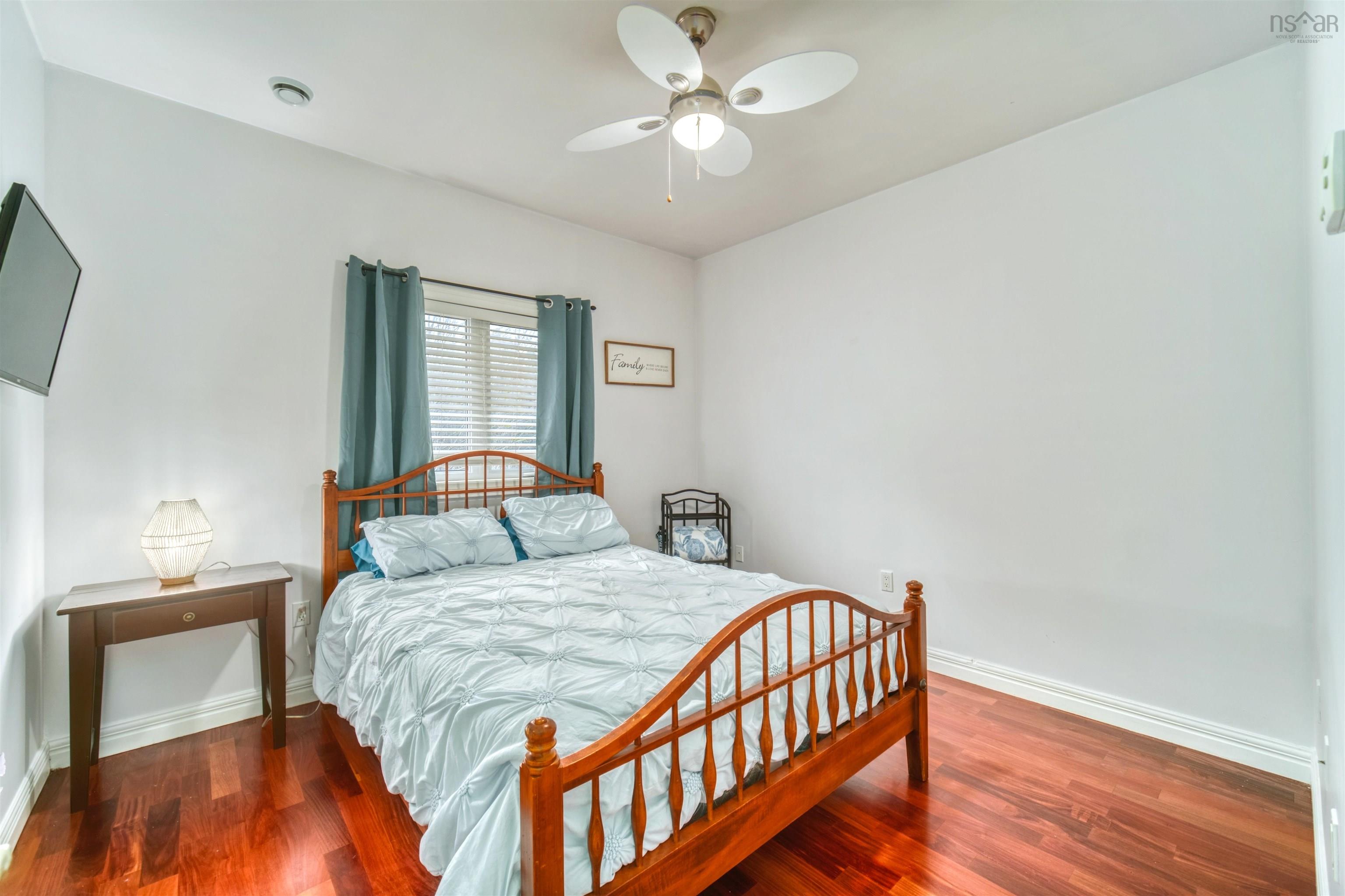 $869,000.00: 214 Lochmoor Lane, Forest Hills