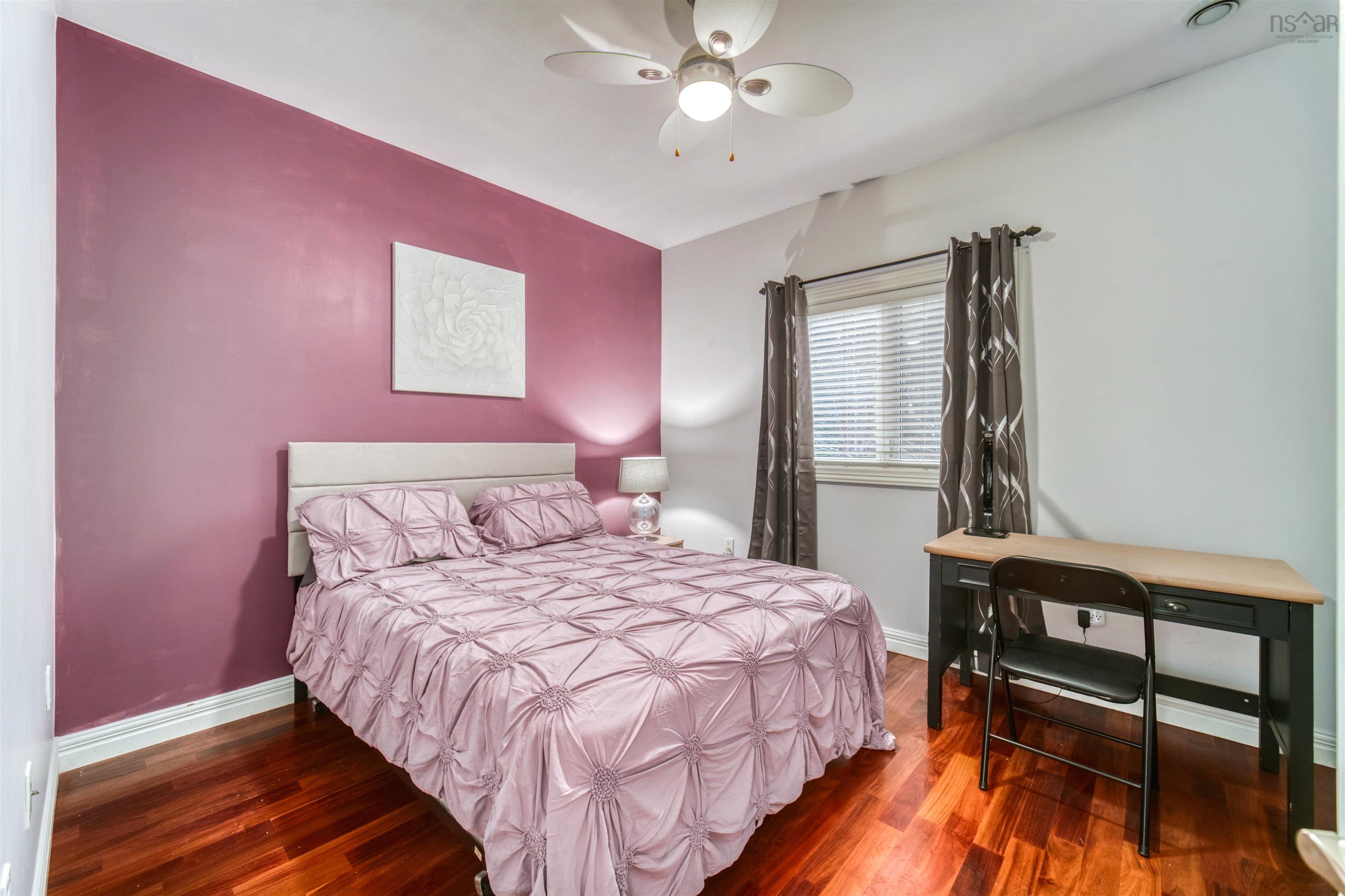 $869,000.00: 214 Lochmoor Lane, Forest Hills