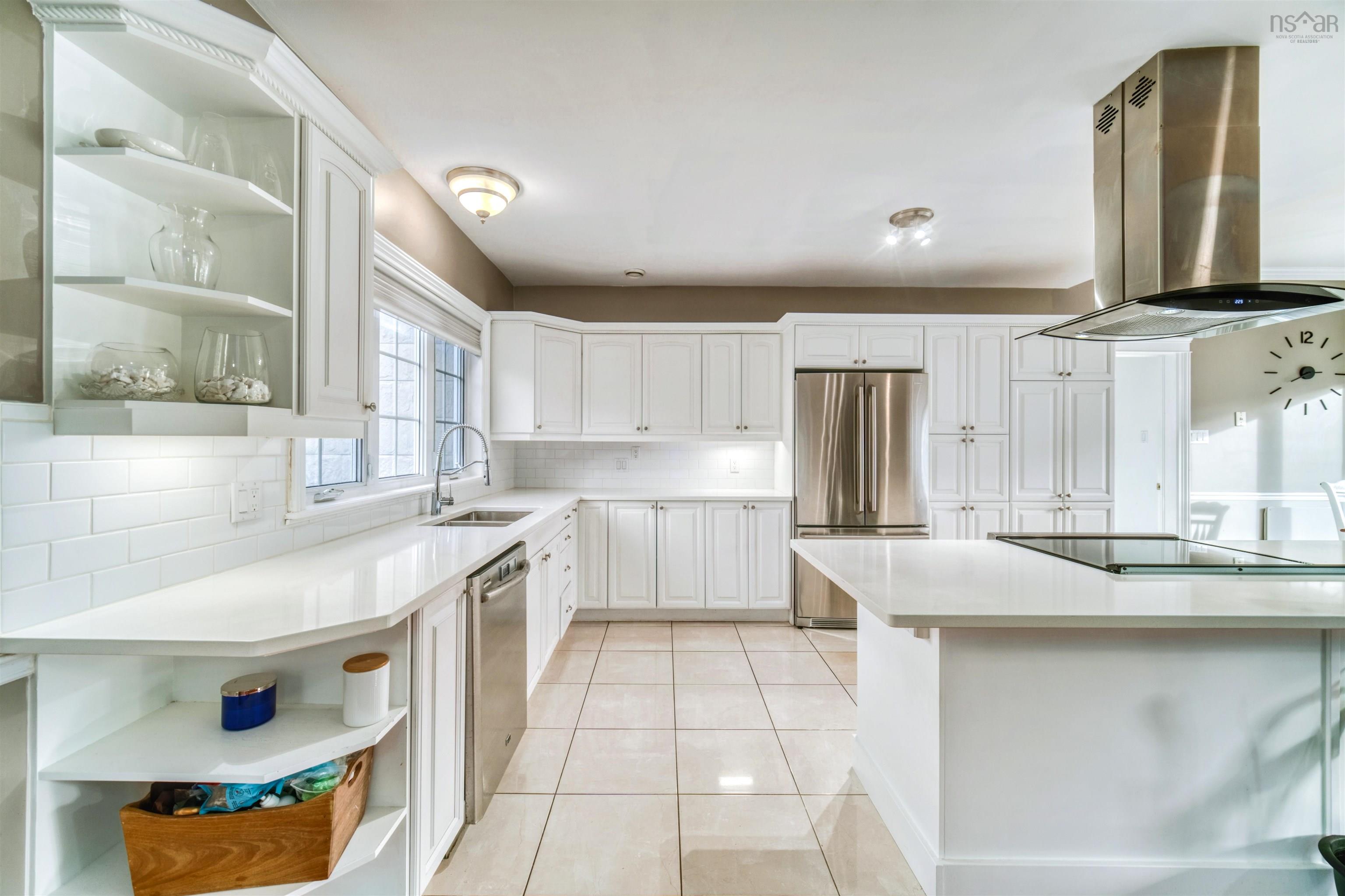 $869,000.00: 214 Lochmoor Lane, Forest Hills