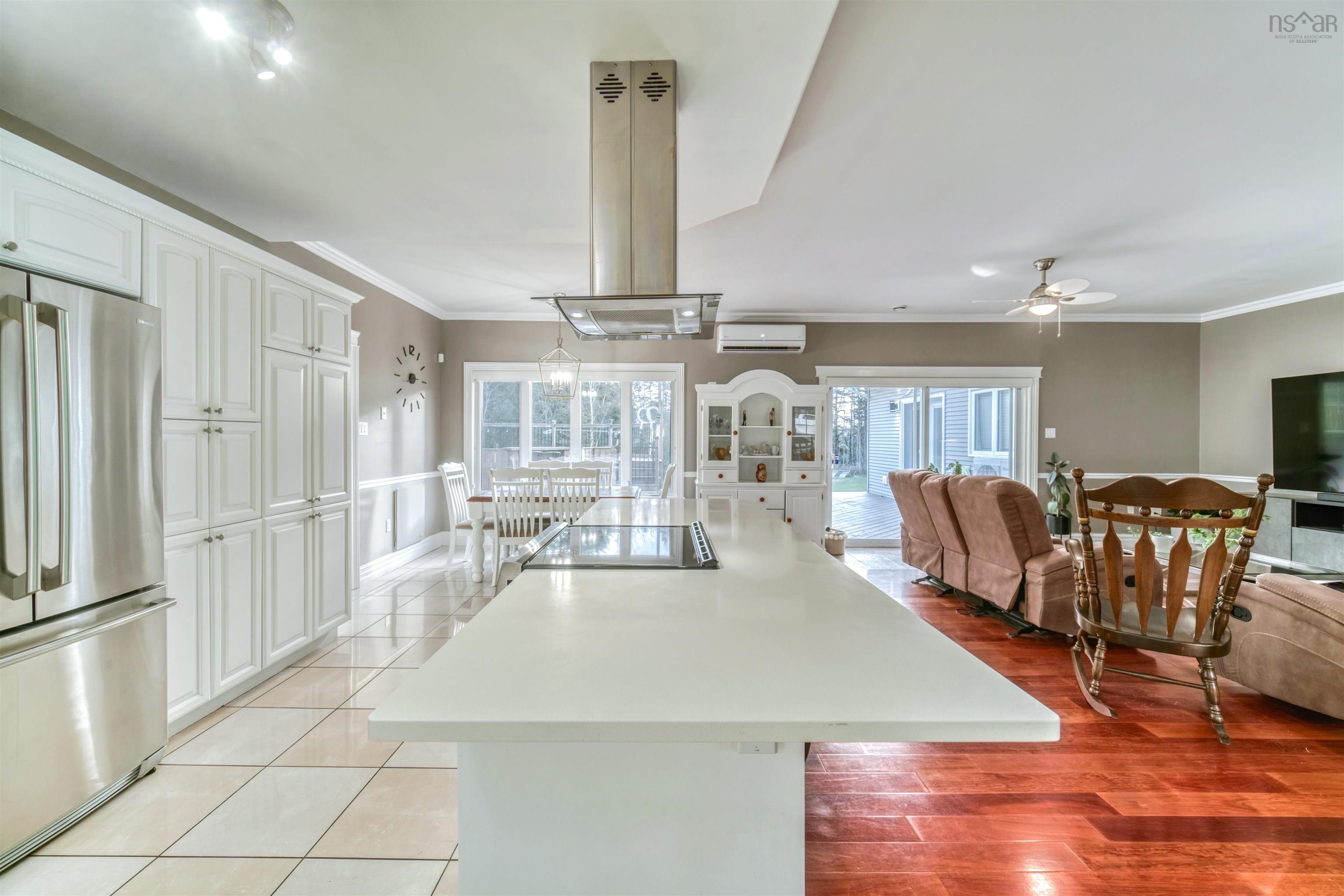 $869,000.00: 214 Lochmoor Lane, Forest Hills