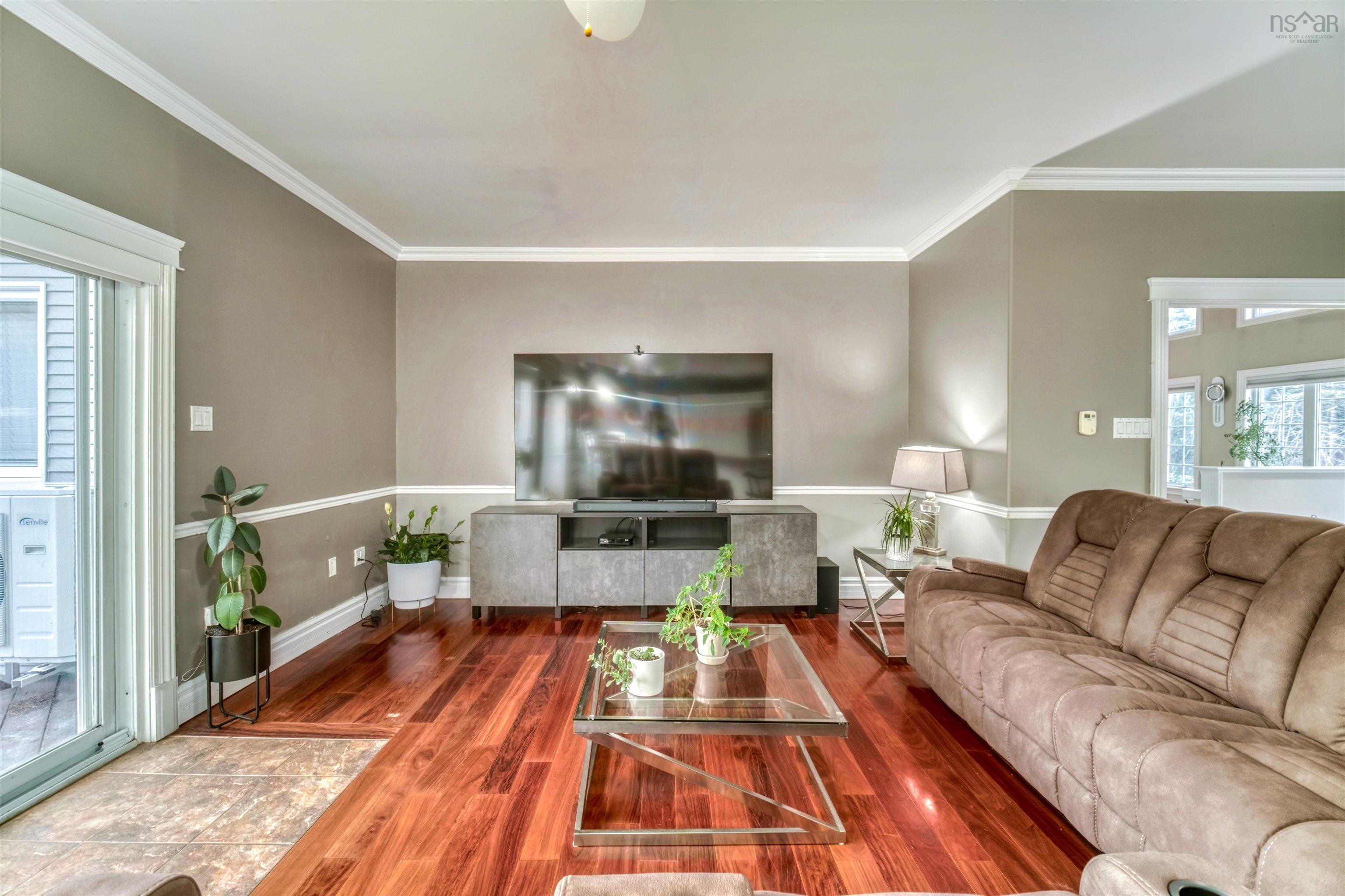 $869,000.00: 214 Lochmoor Lane, Forest Hills