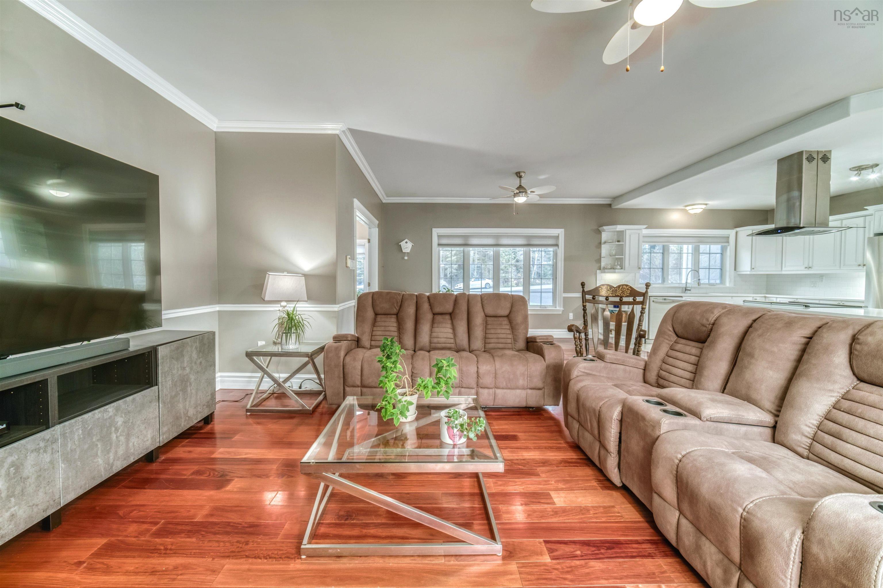 $869,000.00: 214 Lochmoor Lane, Forest Hills