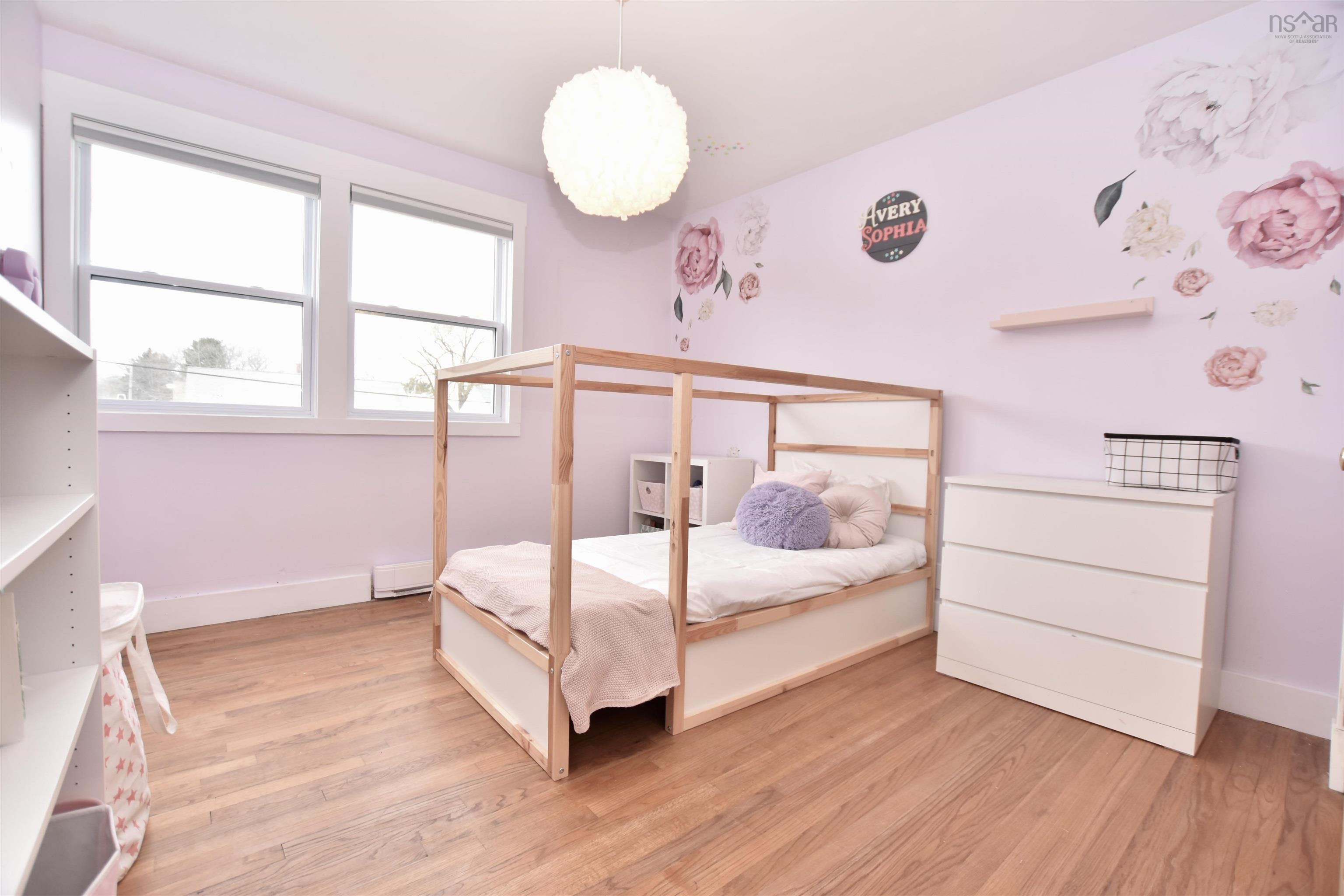 $529,900.00: 10 Lawson Avenue, Dartmouth