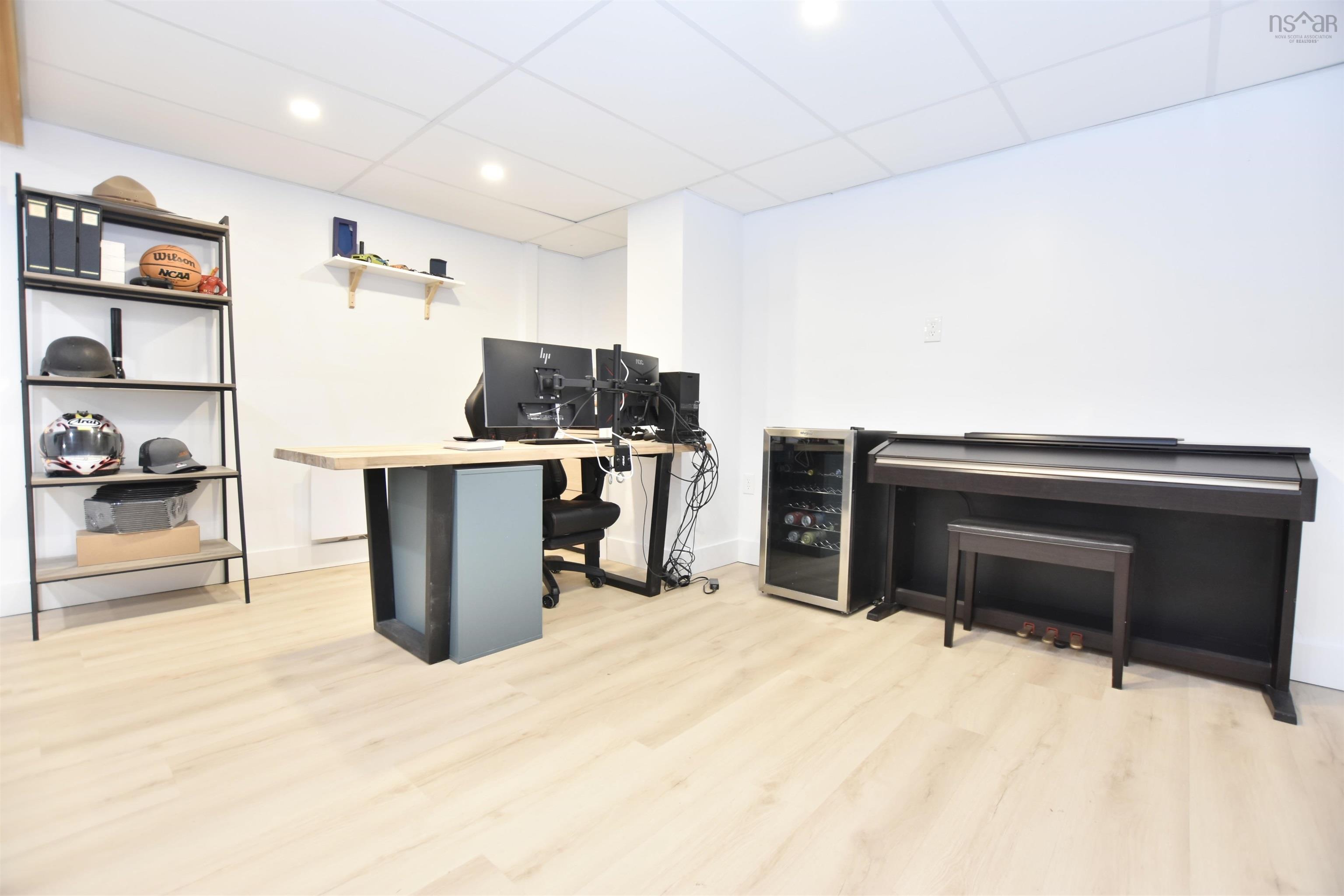 $529,900.00: 10 Lawson Avenue, Dartmouth