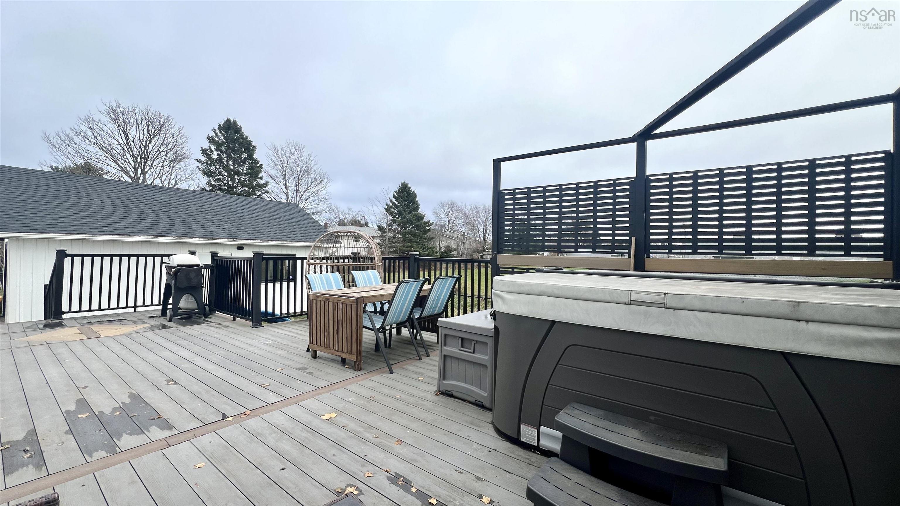 $529,900.00: 10 Lawson Avenue, Dartmouth